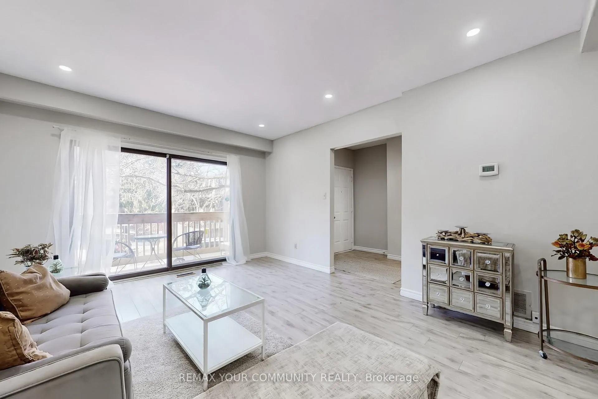 Photo 11 of Unit 16, 72 Ashglen Way, Markham, Unionville — HOMEH