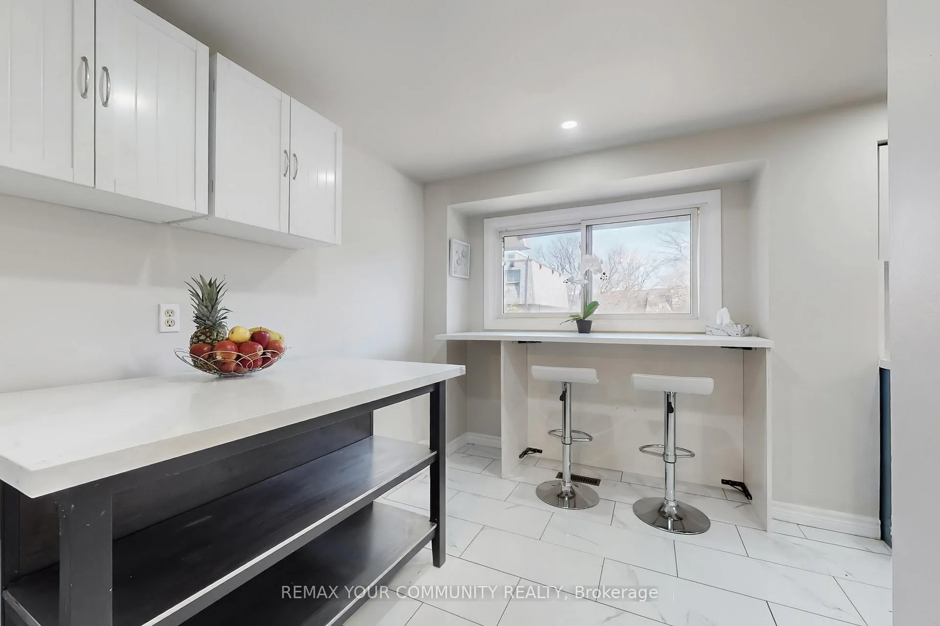 Photo 23 of Unit 16, 72 Ashglen Way, Markham, Unionville — HOMEH