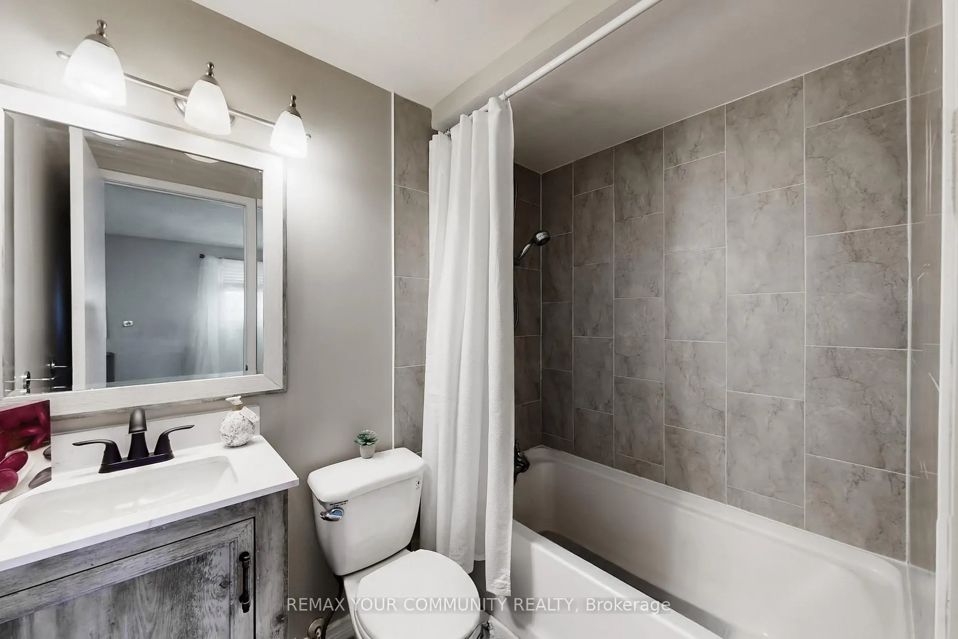 Photo 30 of Unit 16, 72 Ashglen Way, Markham, Unionville — HOMEH