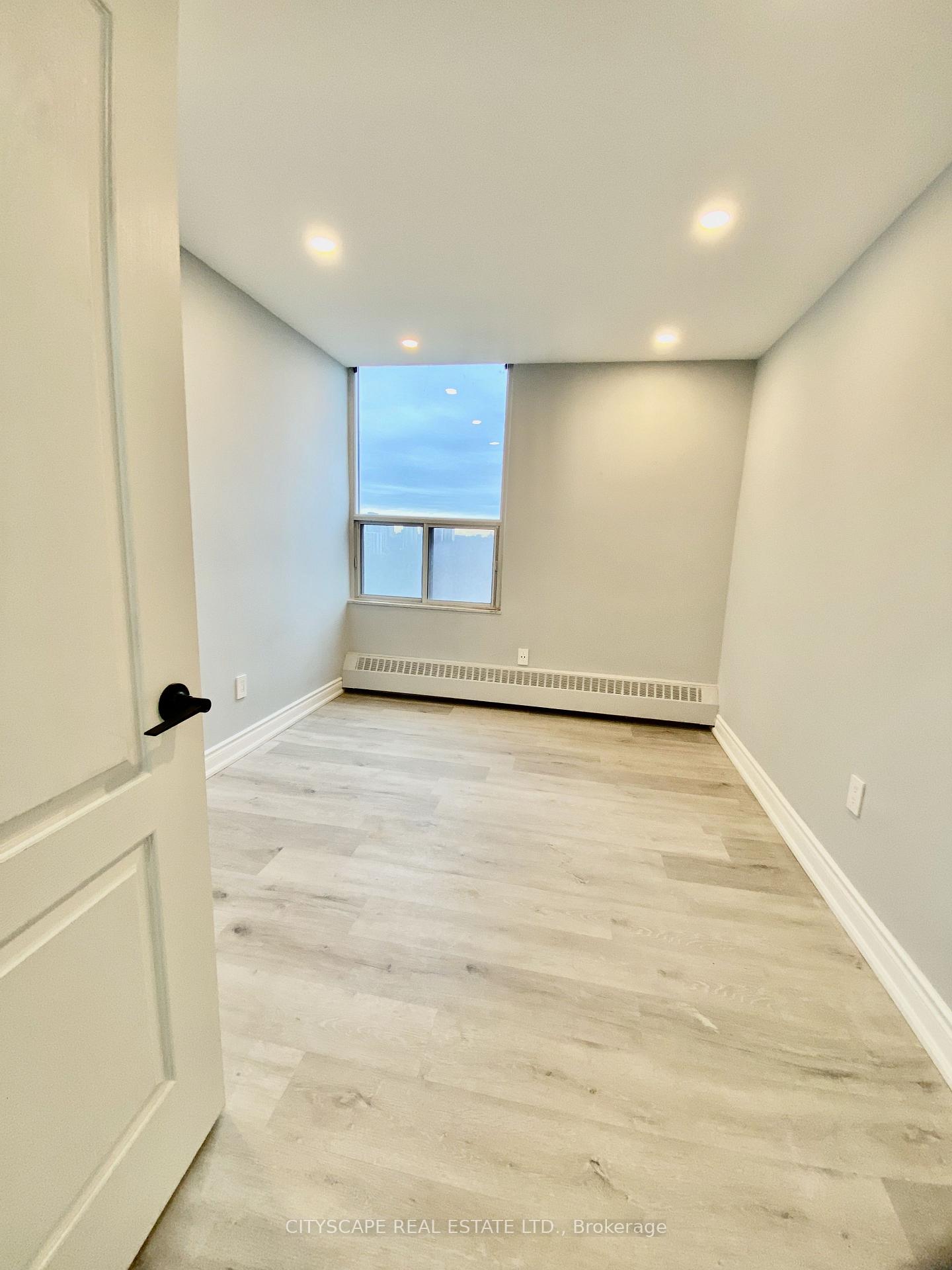Photo 7 of Unit 1501, 60 Pavane Linkway, Toronto, Flemingdon Park — HOMEH