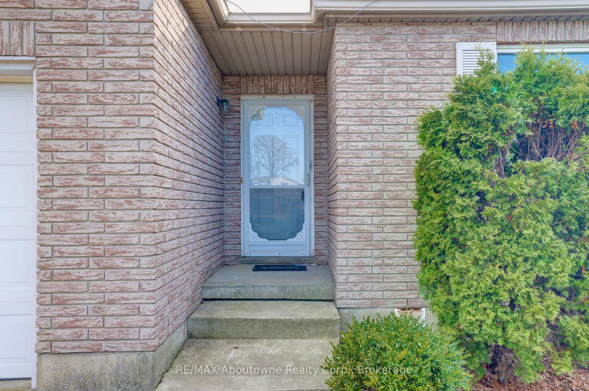 Photo 2 of 18 Jena Court W, Hamilton, Jerome — HOMEH
