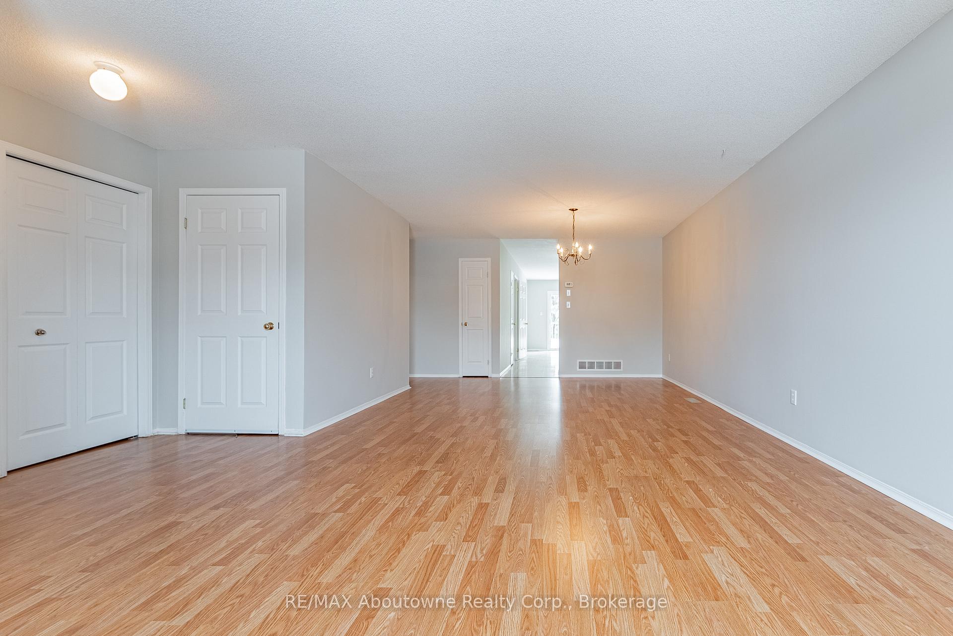 Photo 3 of 18 Jena Court W, Hamilton, Jerome — HOMEH