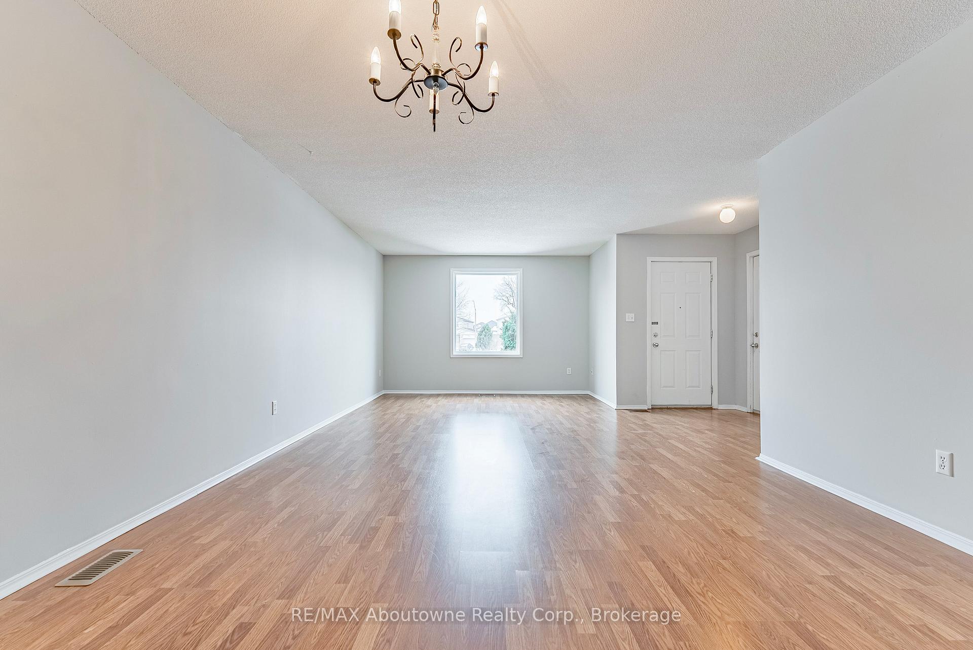 Photo 5 of 18 Jena Court W, Hamilton, Jerome — HOMEH