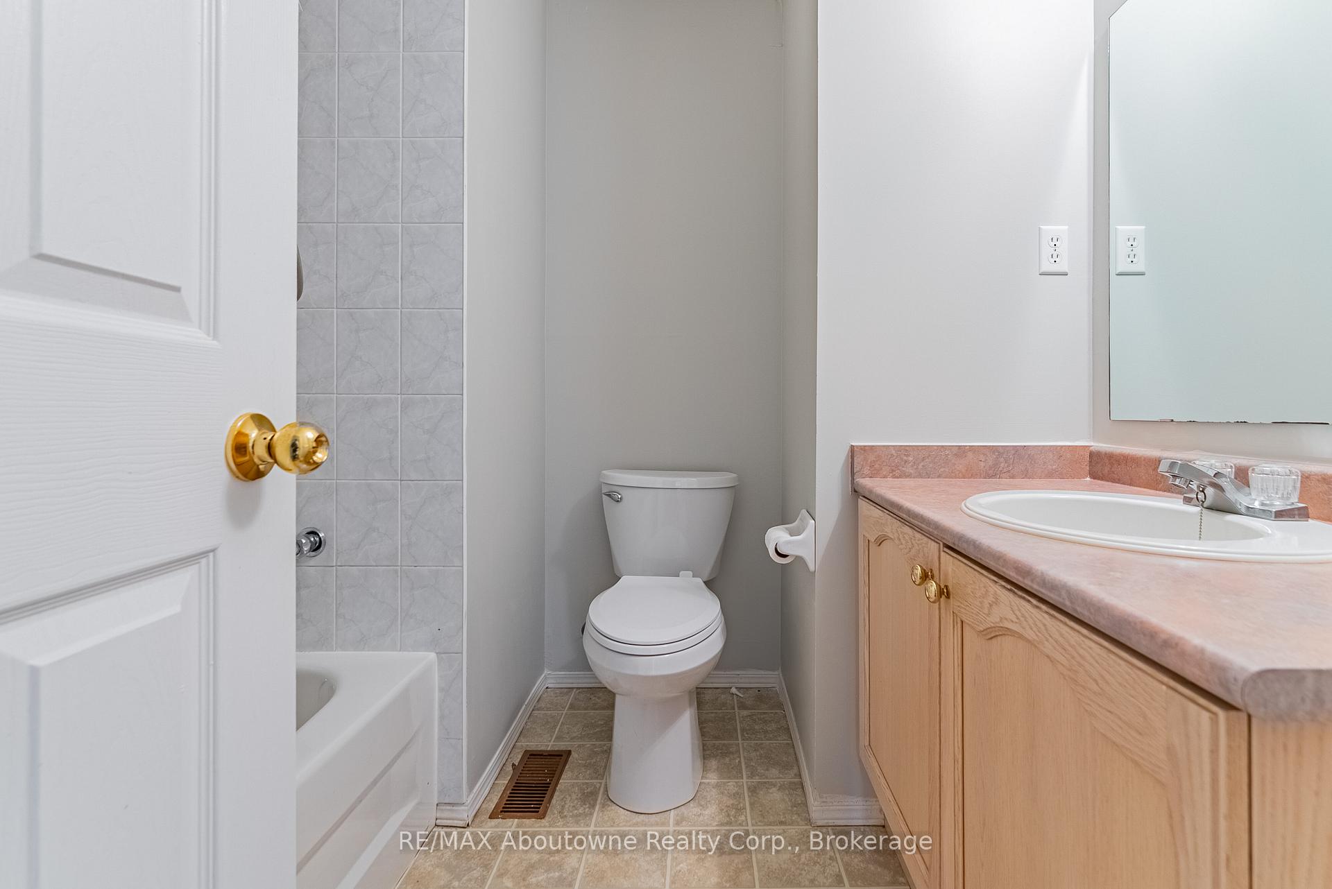 Photo 14 of 18 Jena Court W, Hamilton, Jerome — HOMEH