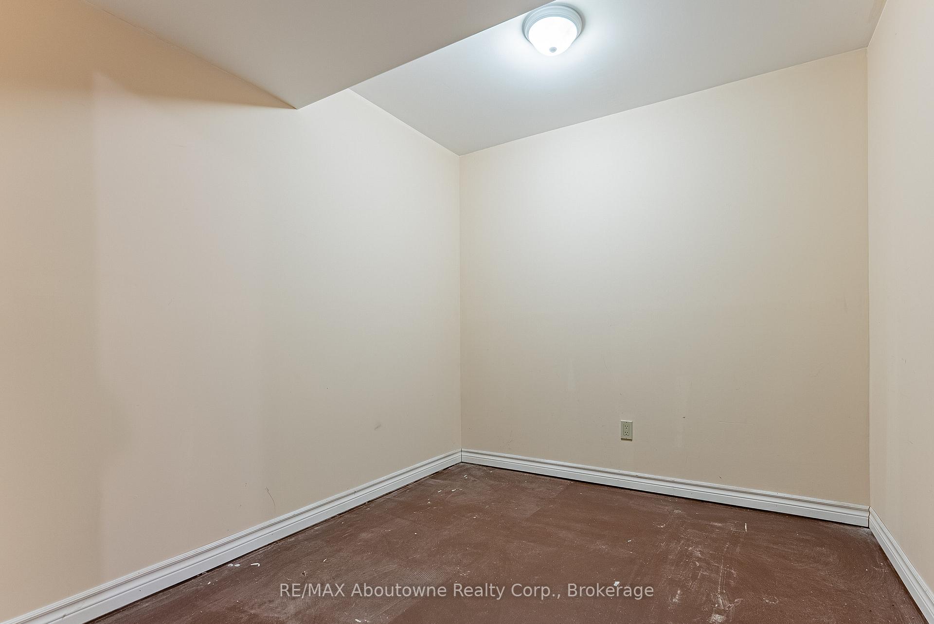 Photo 21 of 18 Jena Court W, Hamilton, Jerome — HOMEH