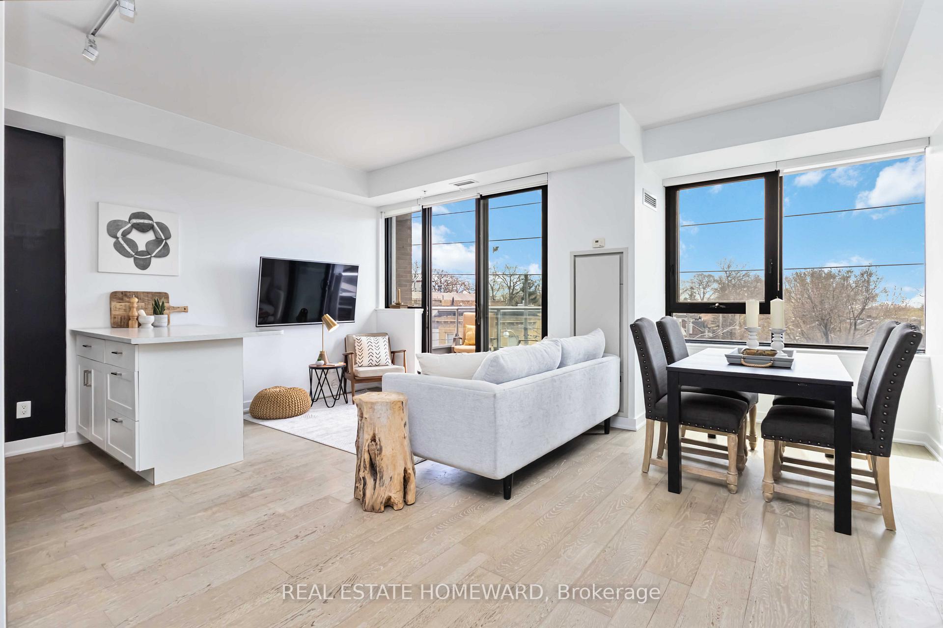 Photo 4 of Unit 406, 1960 Queen Street E, Toronto, The Beaches — HOMEH