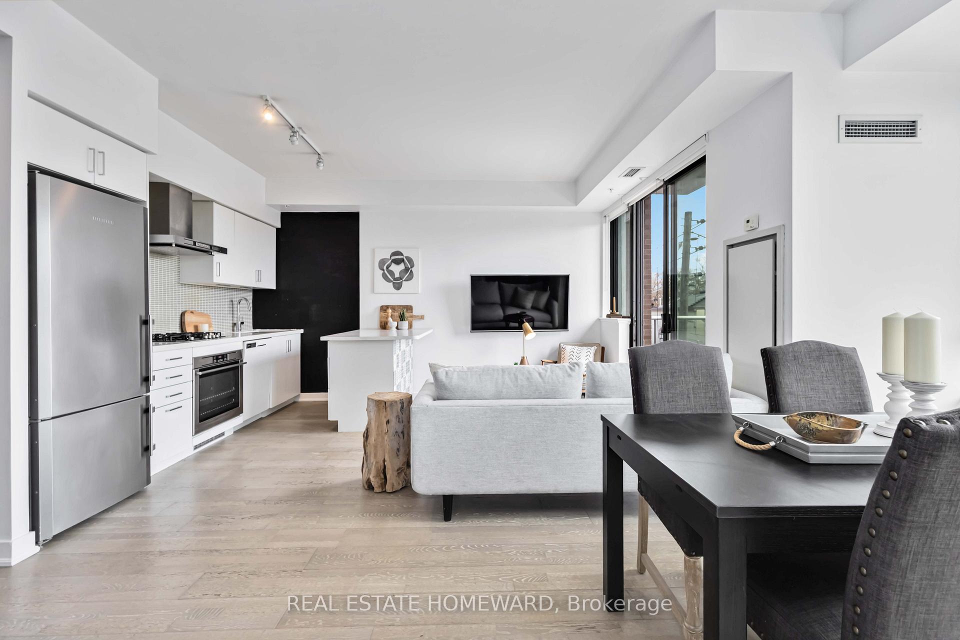 Photo 5 of Unit 406, 1960 Queen Street E, Toronto, The Beaches — HOMEH