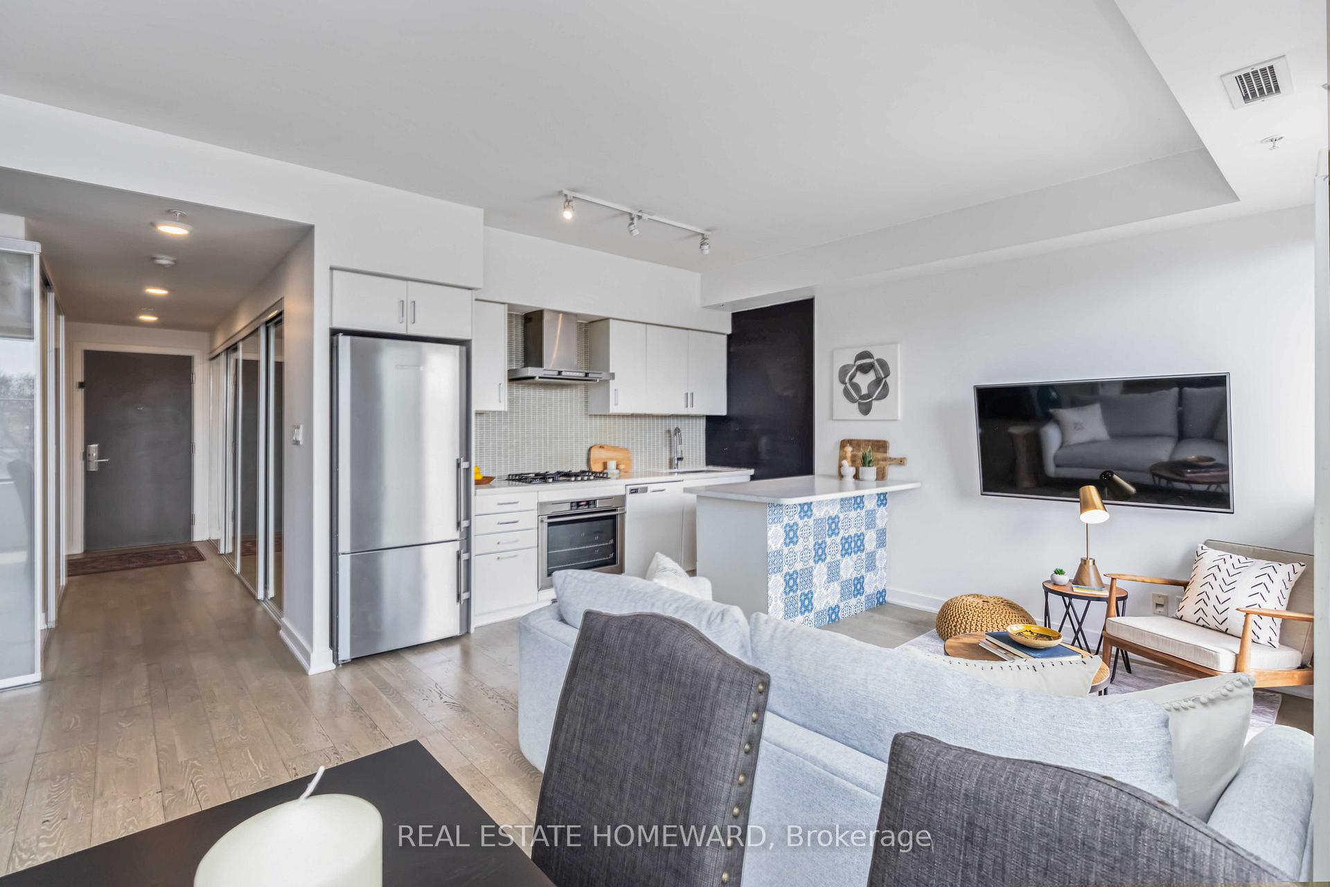 Photo 6 of Unit 406, 1960 Queen Street E, Toronto, The Beaches — HOMEH