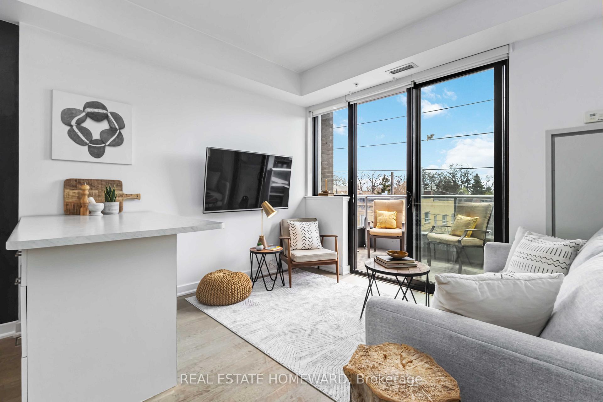 Photo 8 of Unit 406, 1960 Queen Street E, Toronto, The Beaches — HOMEH