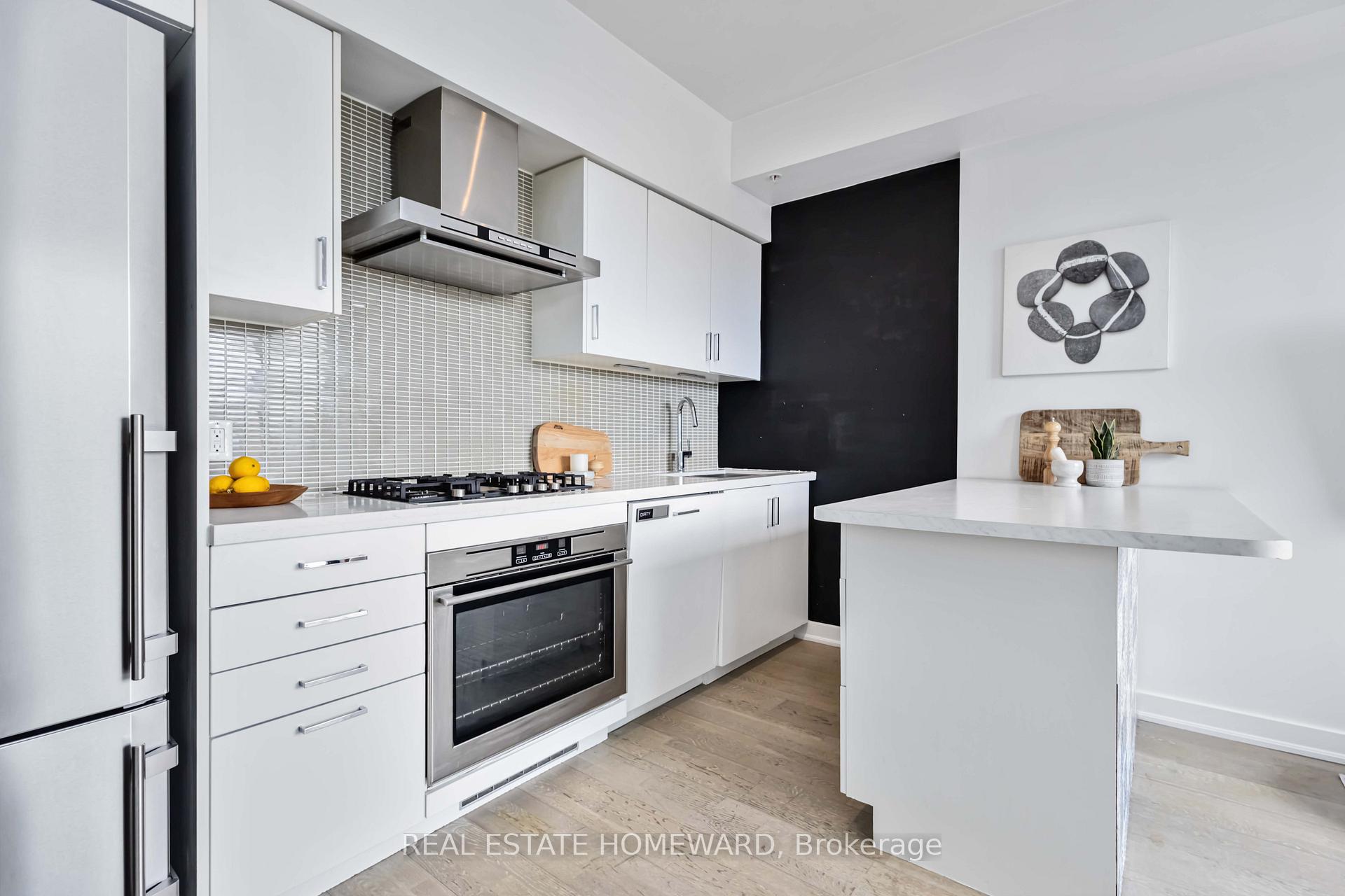 Photo 10 of Unit 406, 1960 Queen Street E, Toronto, The Beaches — HOMEH
