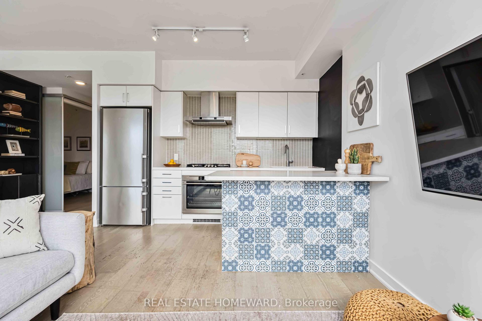 Photo 13 of Unit 406, 1960 Queen Street E, Toronto, The Beaches — HOMEH