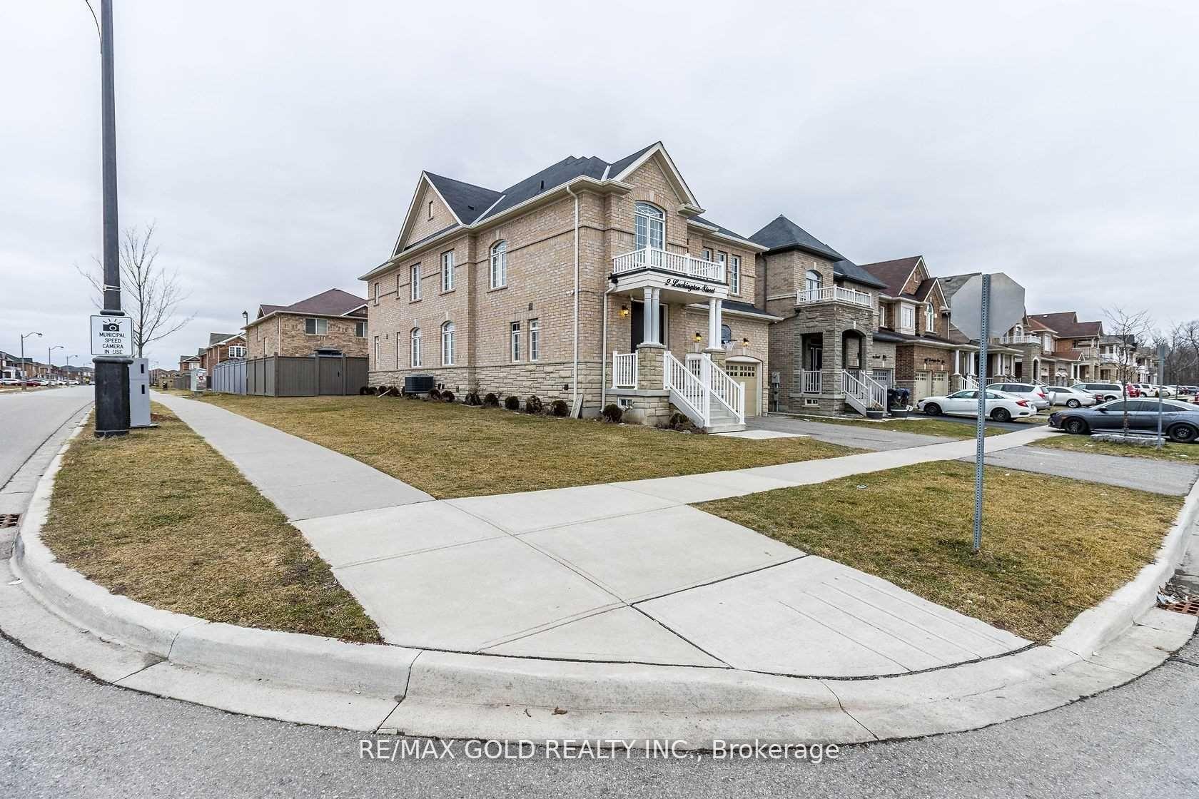 Photo 3 of 2 Lackington Street, Brampton, Credit Valley — HOMEH