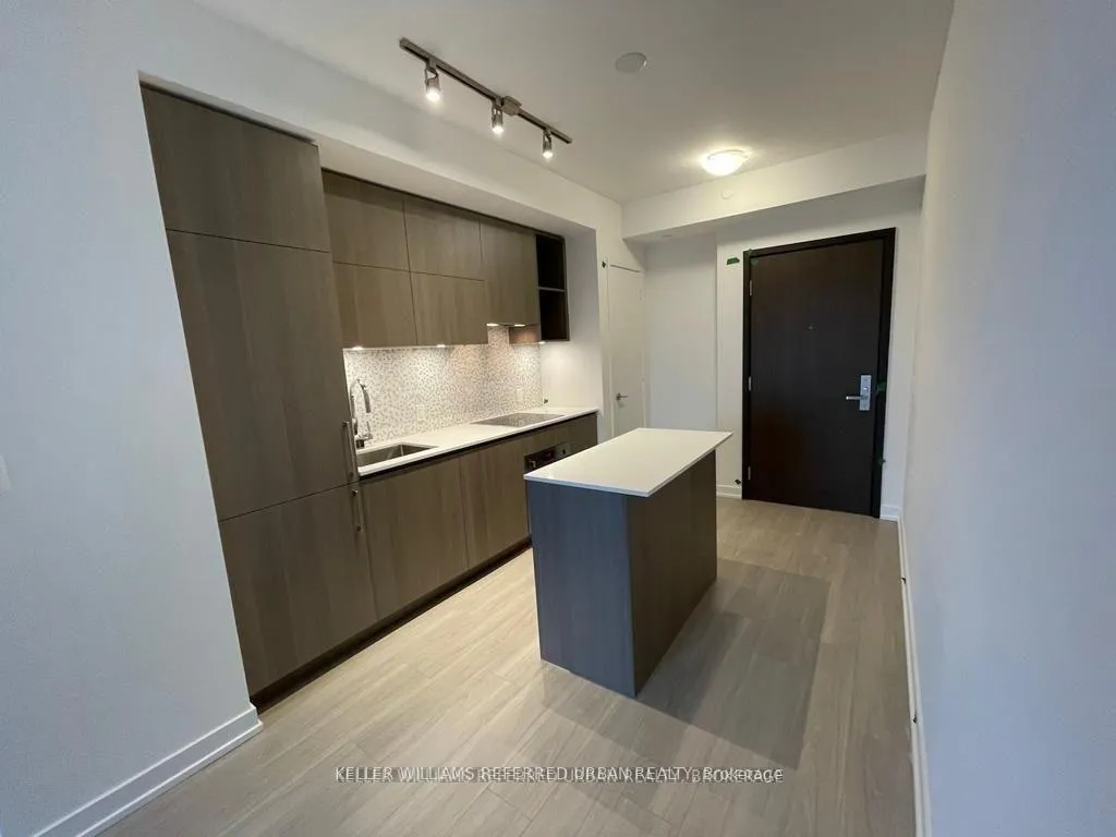 Front of Unit 4506, 1 Yorkville Avenue