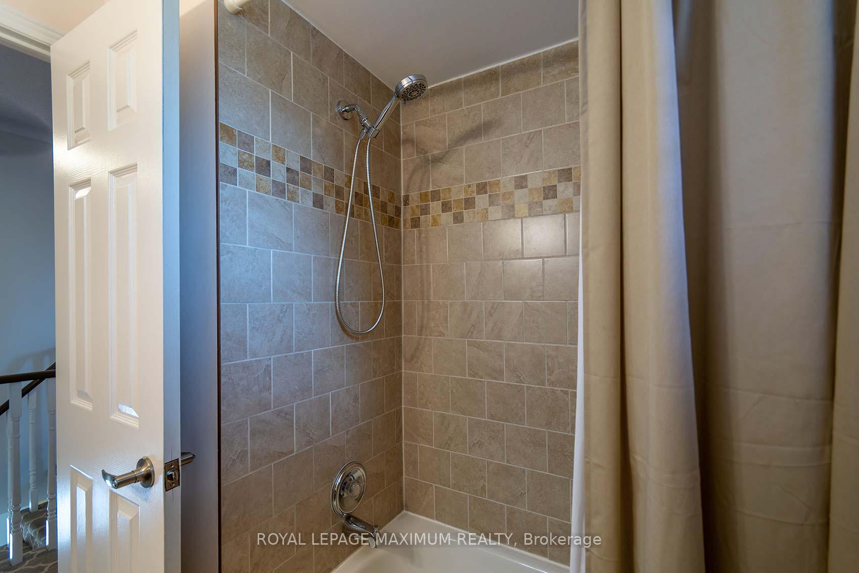 Photo 10 of 15 Guardhouse Drive, Caledon, Bolton North — HOMEH
