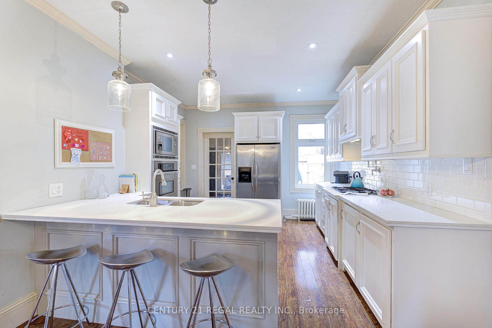 Photo 2 of 109 Victoria Avenue S, Hamilton, Stinson — HOMEH
