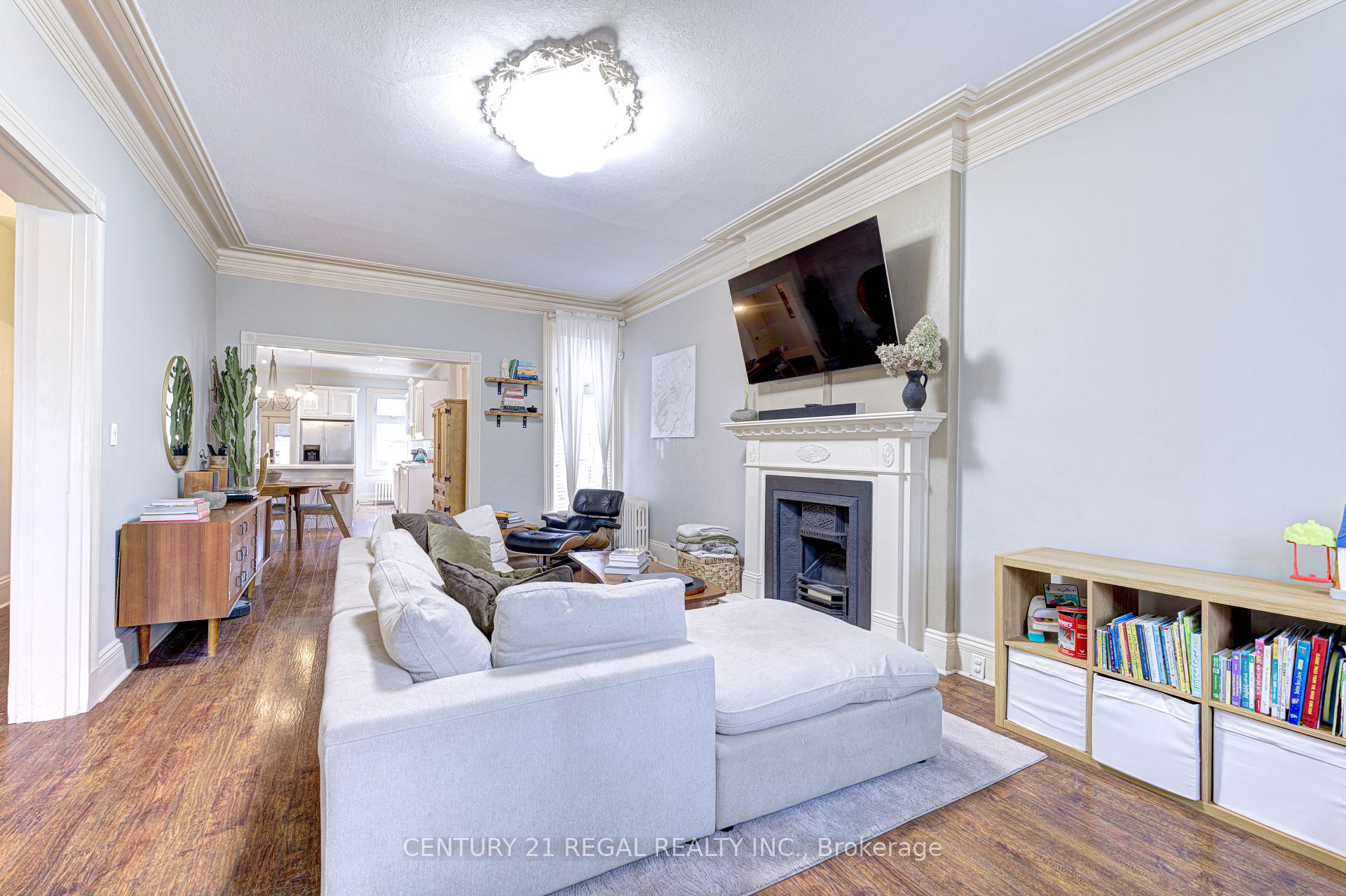 Photo 3 of 109 Victoria Avenue S, Hamilton, Stinson — HOMEH