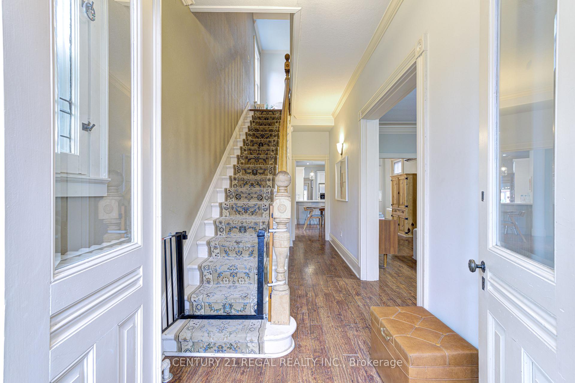 Photo 5 of 109 Victoria Avenue S, Hamilton, Stinson — HOMEH