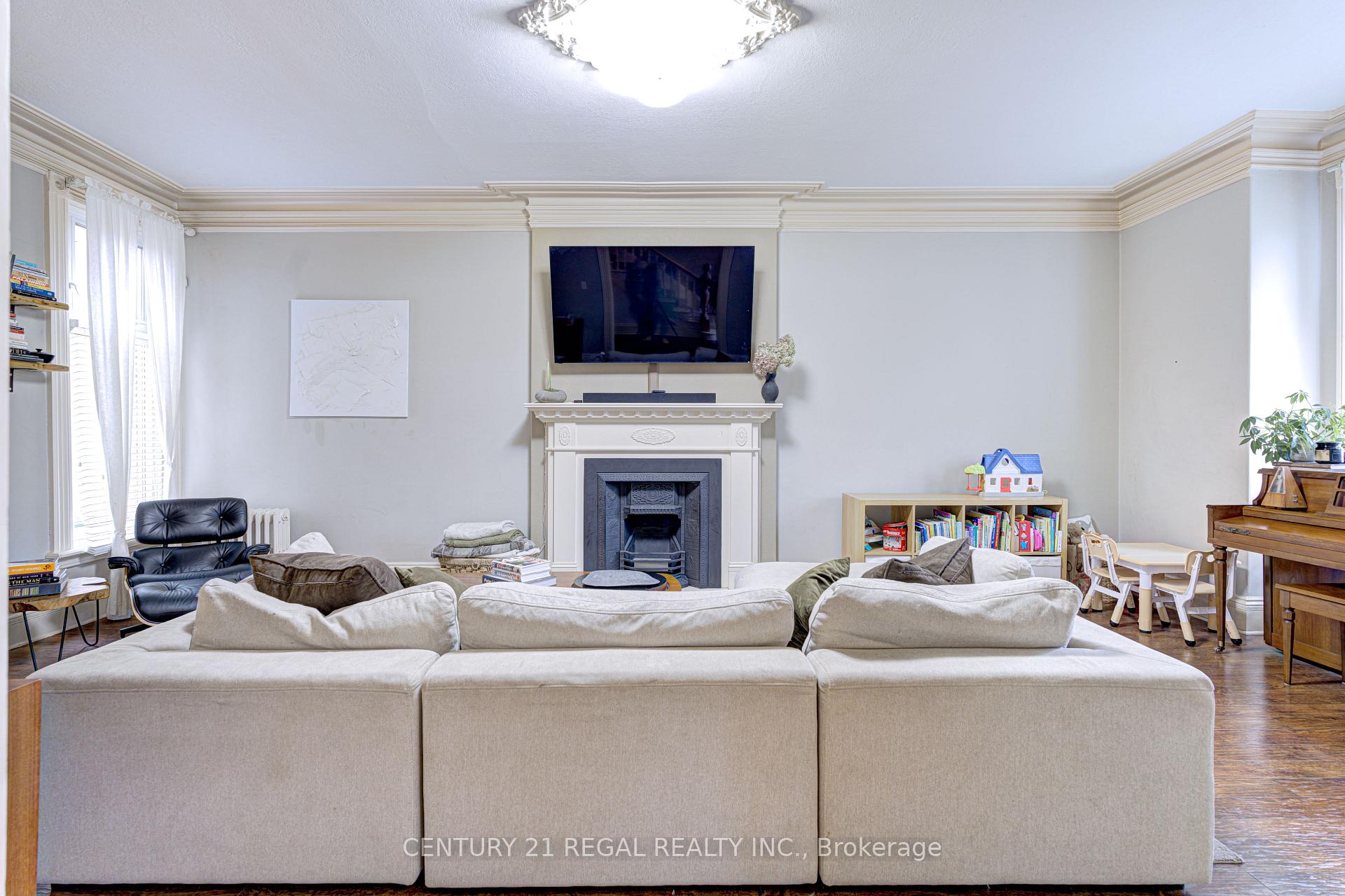 Photo 9 of 109 Victoria Avenue S, Hamilton, Stinson — HOMEH