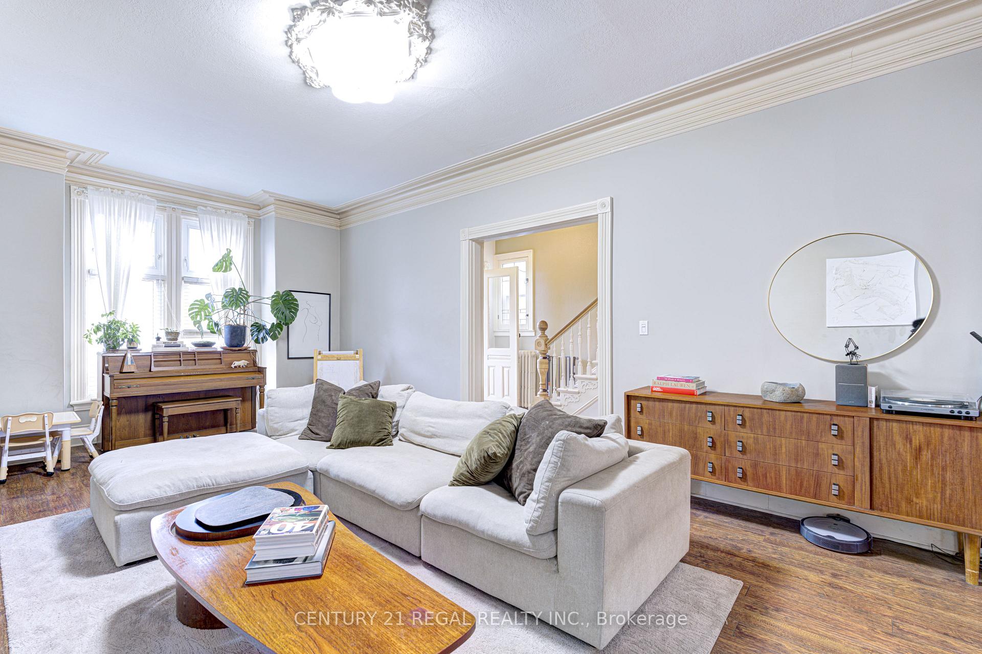 Photo 10 of 109 Victoria Avenue S, Hamilton, Stinson — HOMEH