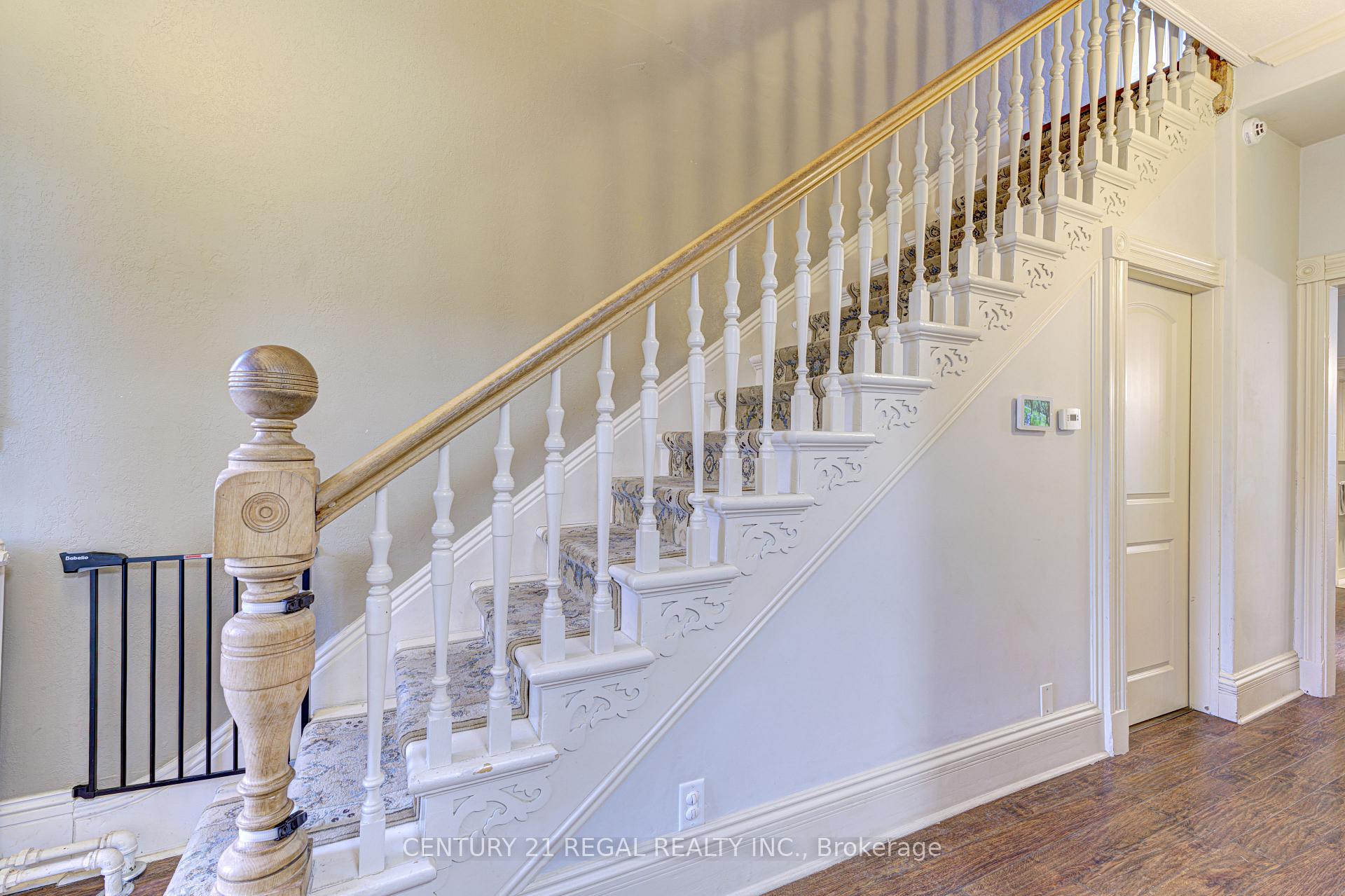 Photo 26 of 109 Victoria Avenue S, Hamilton, Stinson — HOMEH