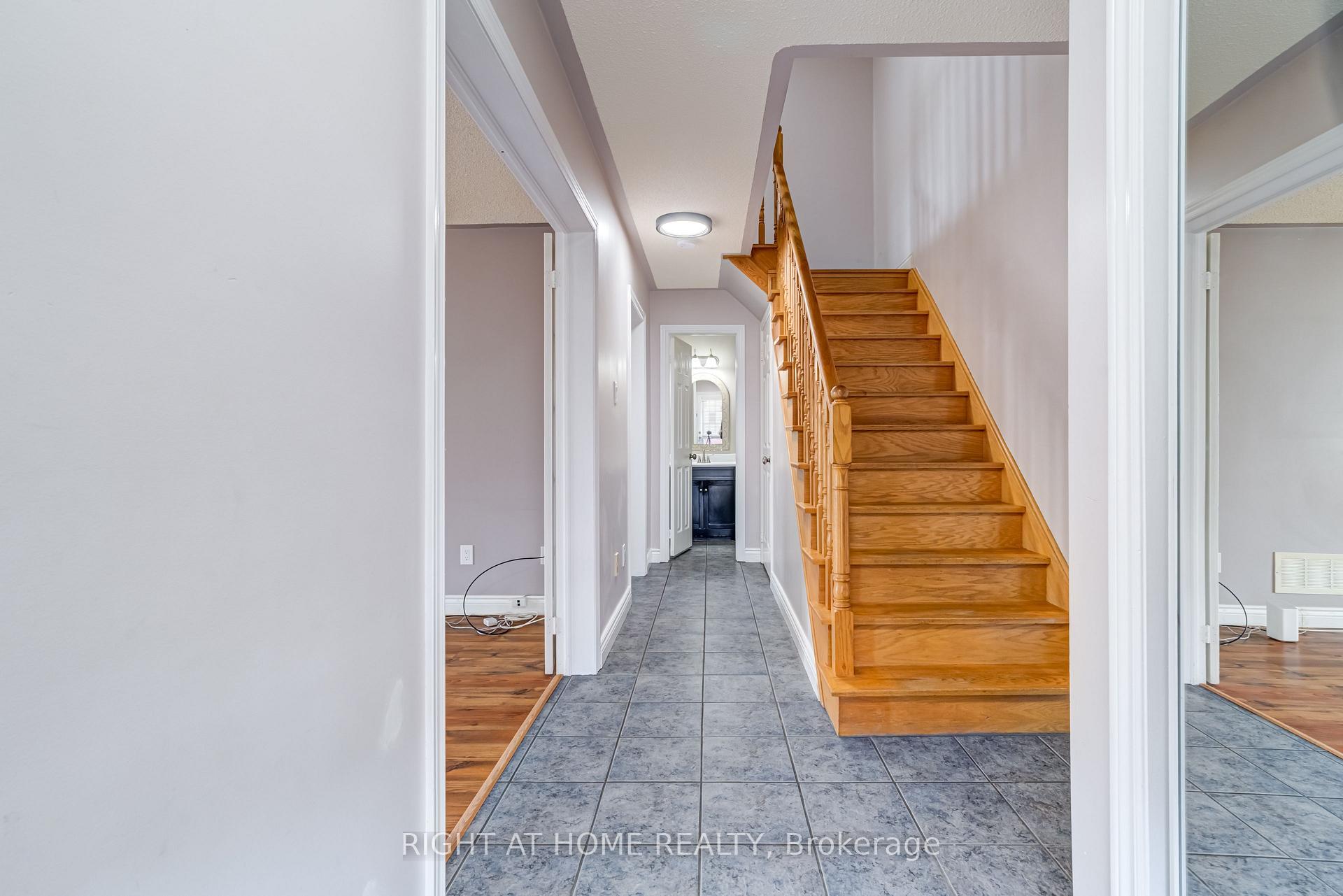 Photo 5 of 167 Ural Circle, Brampton, Sandringham-Wellington — HOMEH