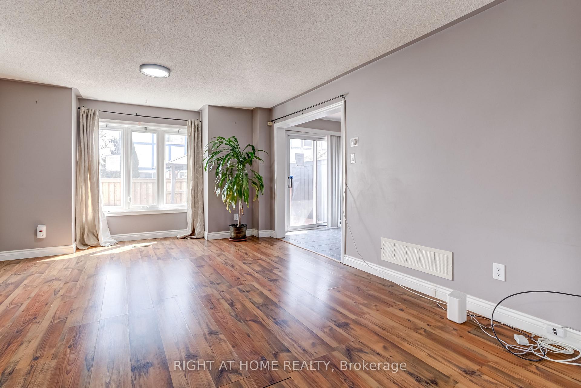 Photo 6 of 167 Ural Circle, Brampton, Sandringham-Wellington — HOMEH
