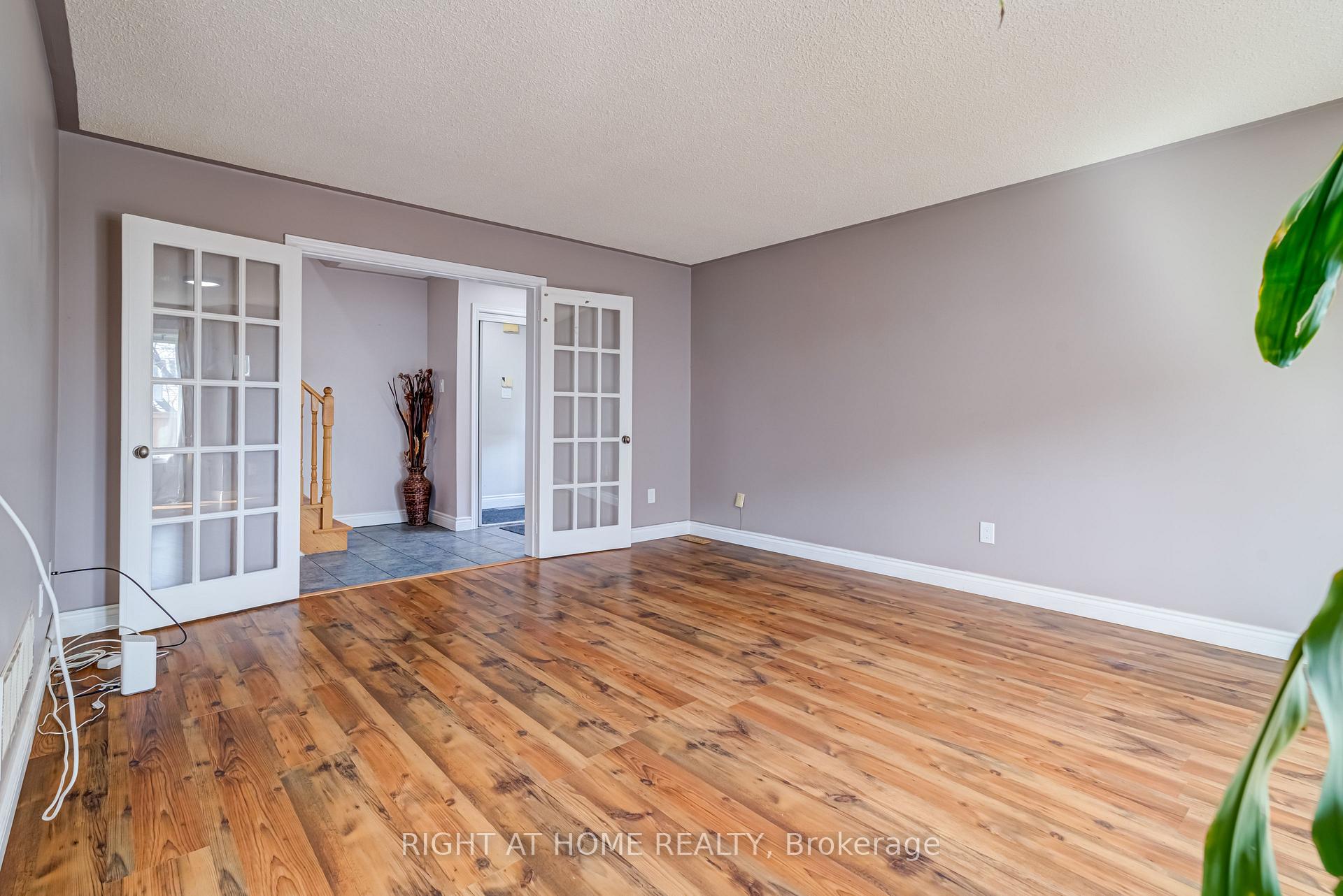 Photo 7 of 167 Ural Circle, Brampton, Sandringham-Wellington — HOMEH