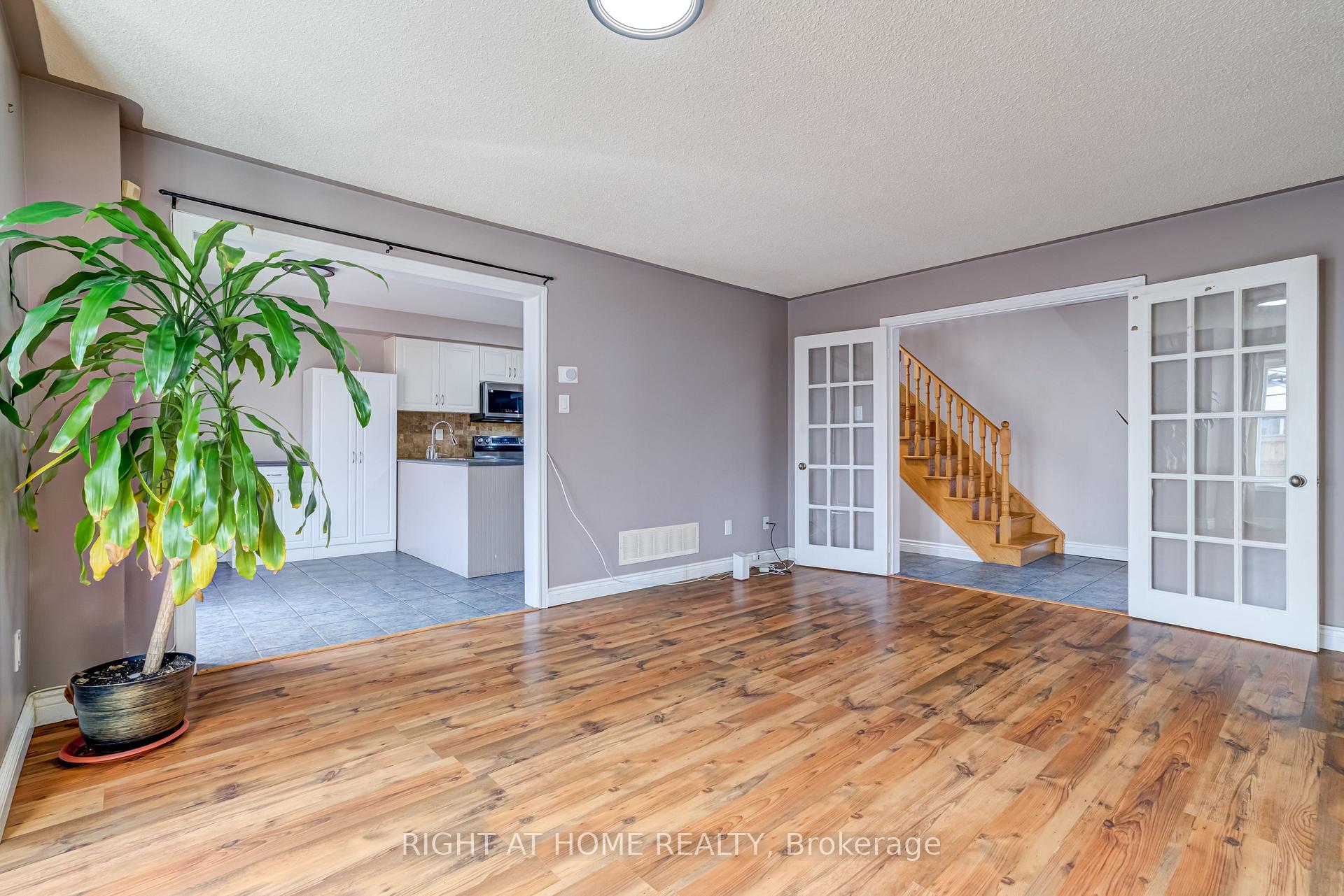 Photo 8 of 167 Ural Circle, Brampton, Sandringham-Wellington — HOMEH