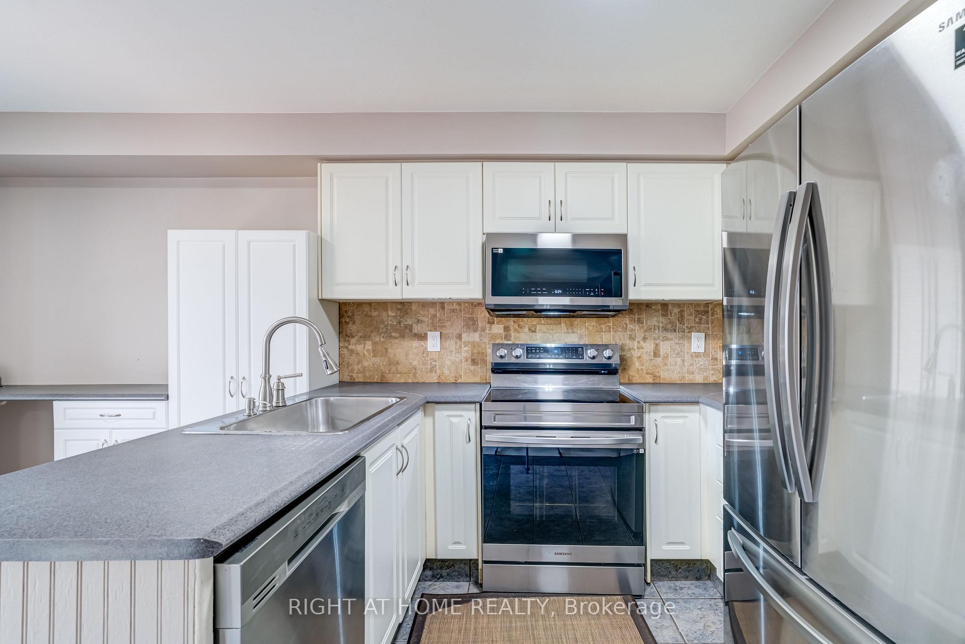 Photo 13 of 167 Ural Circle, Brampton, Sandringham-Wellington — HOMEH