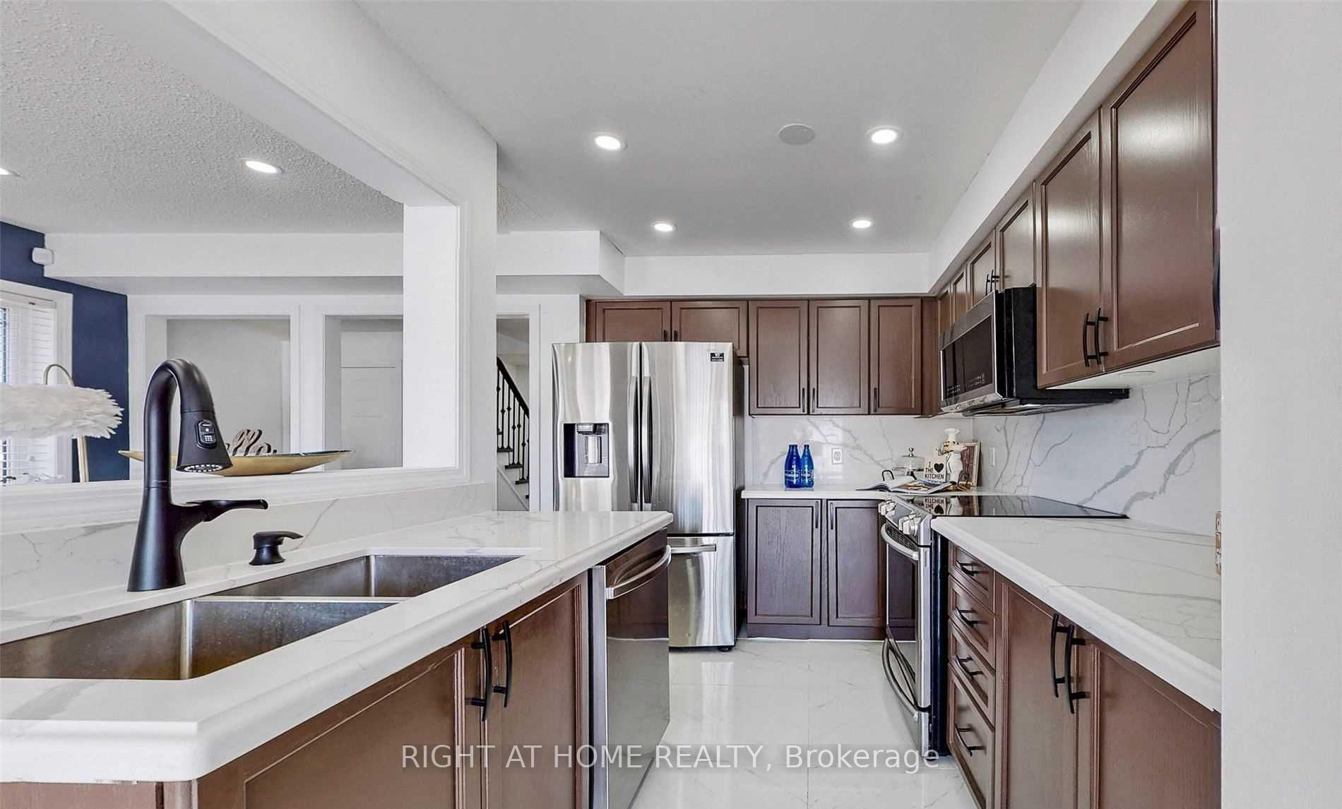 Photo 9 of 34 Dykstra Lane, Clarington, Bowmanville — HOMEH