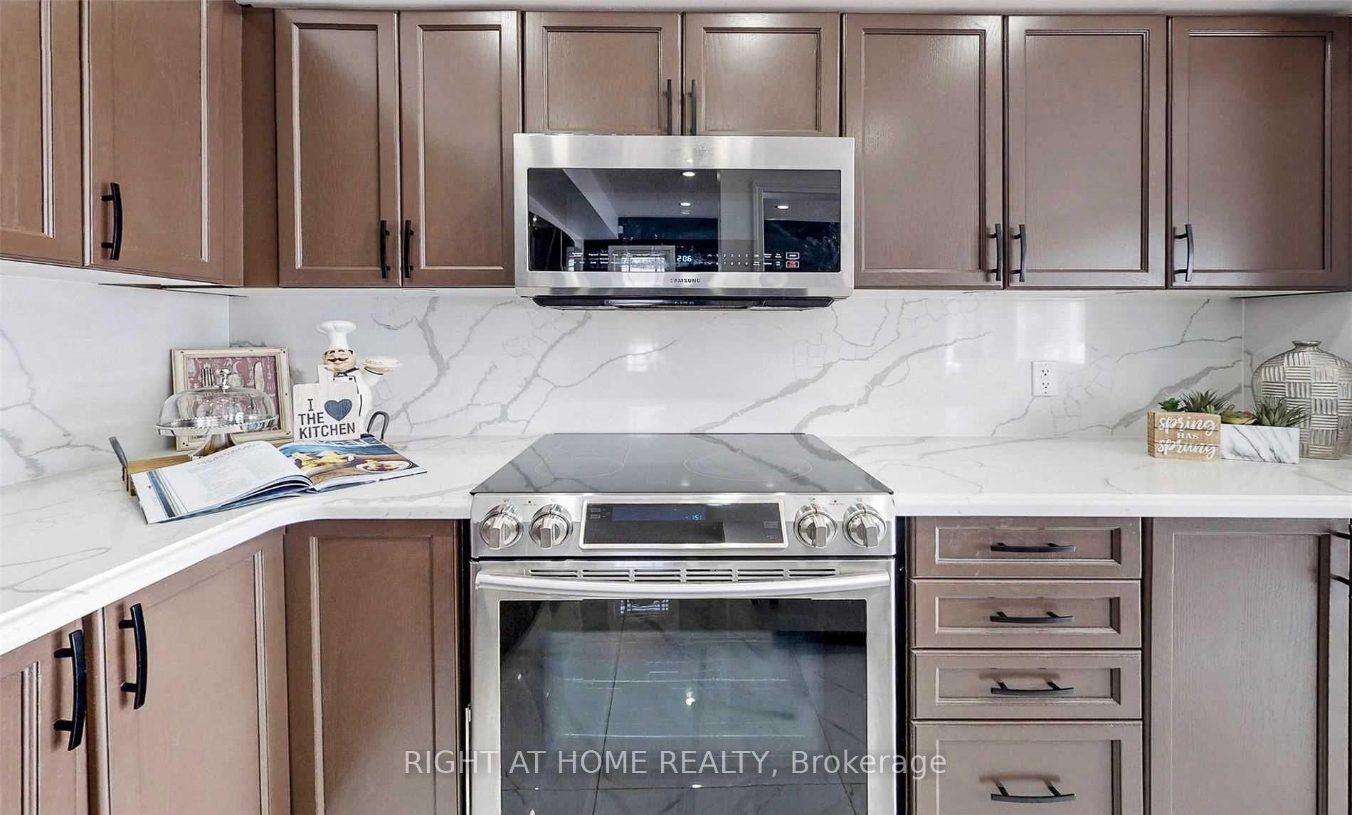 Photo 11 of 34 Dykstra Lane, Clarington, Bowmanville — HOMEH