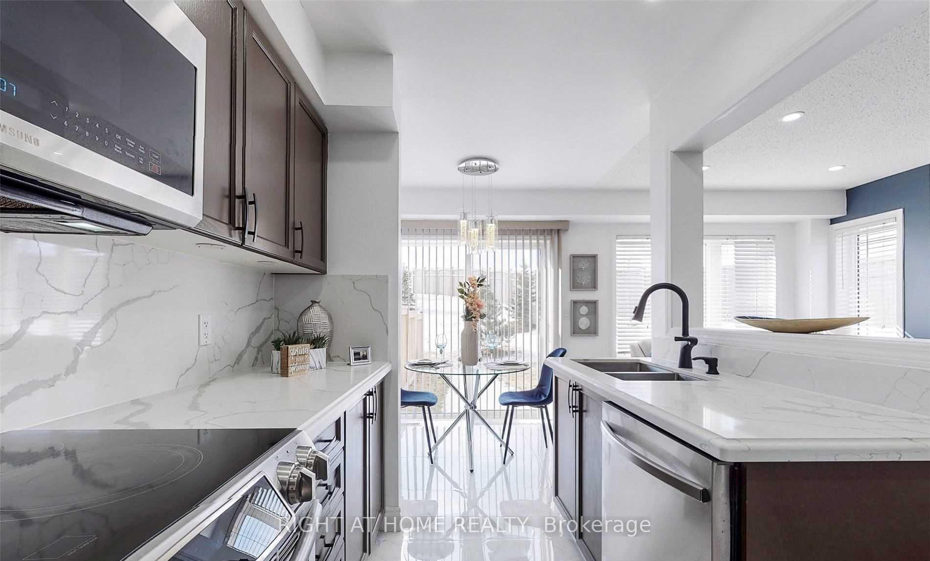 Photo 12 of 34 Dykstra Lane, Clarington, Bowmanville — HOMEH