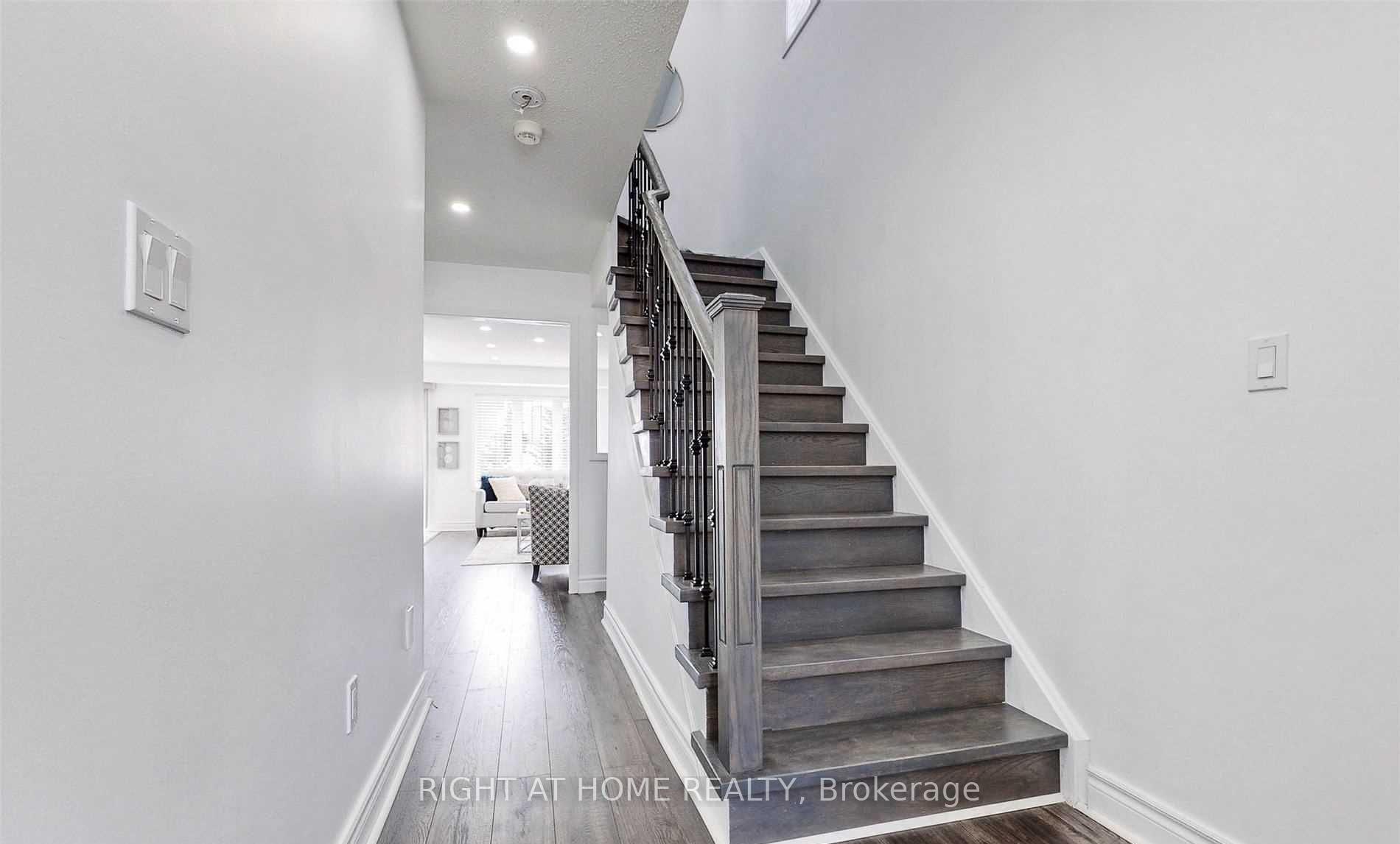 Photo 17 of 34 Dykstra Lane, Clarington, Bowmanville — HOMEH
