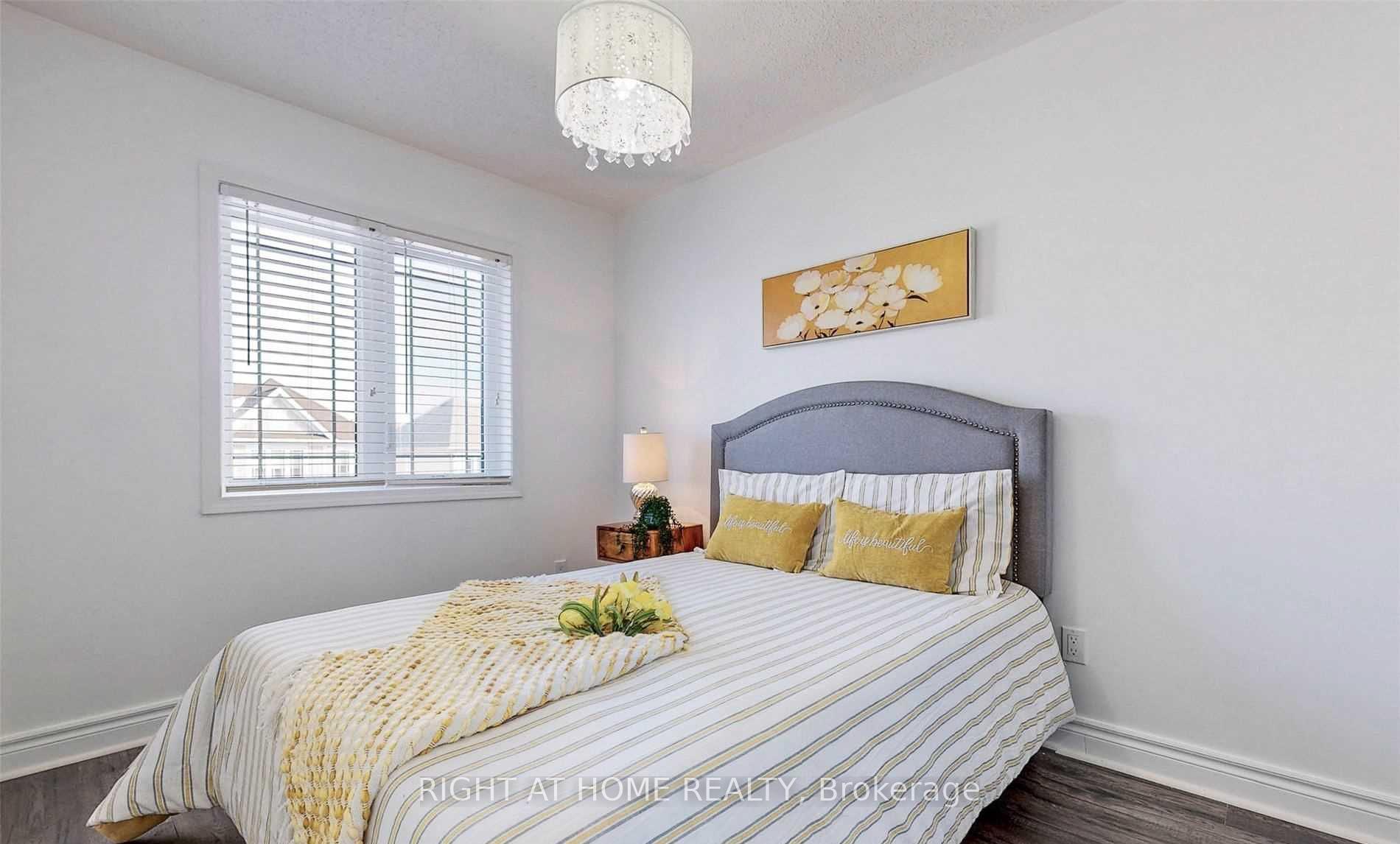 Photo 21 of 34 Dykstra Lane, Clarington, Bowmanville — HOMEH