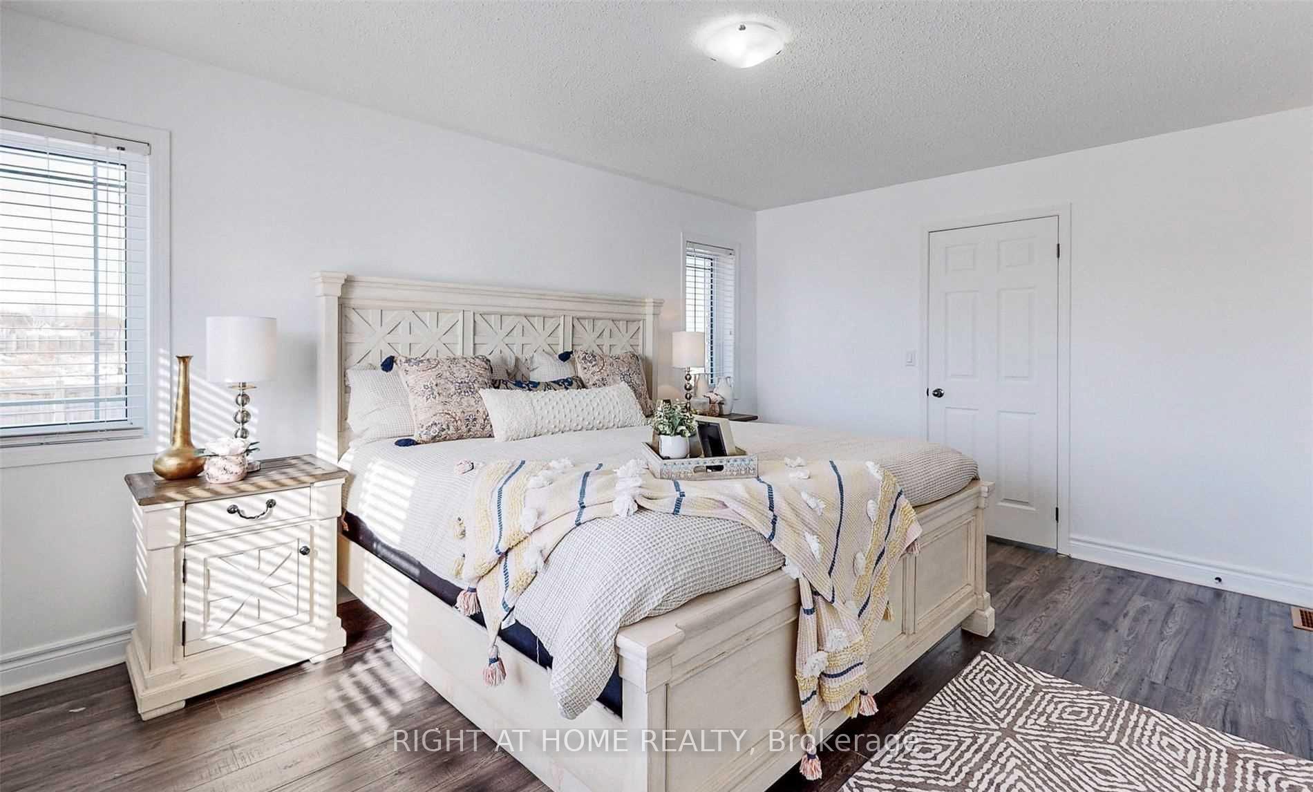 Photo 24 of 34 Dykstra Lane, Clarington, Bowmanville — HOMEH