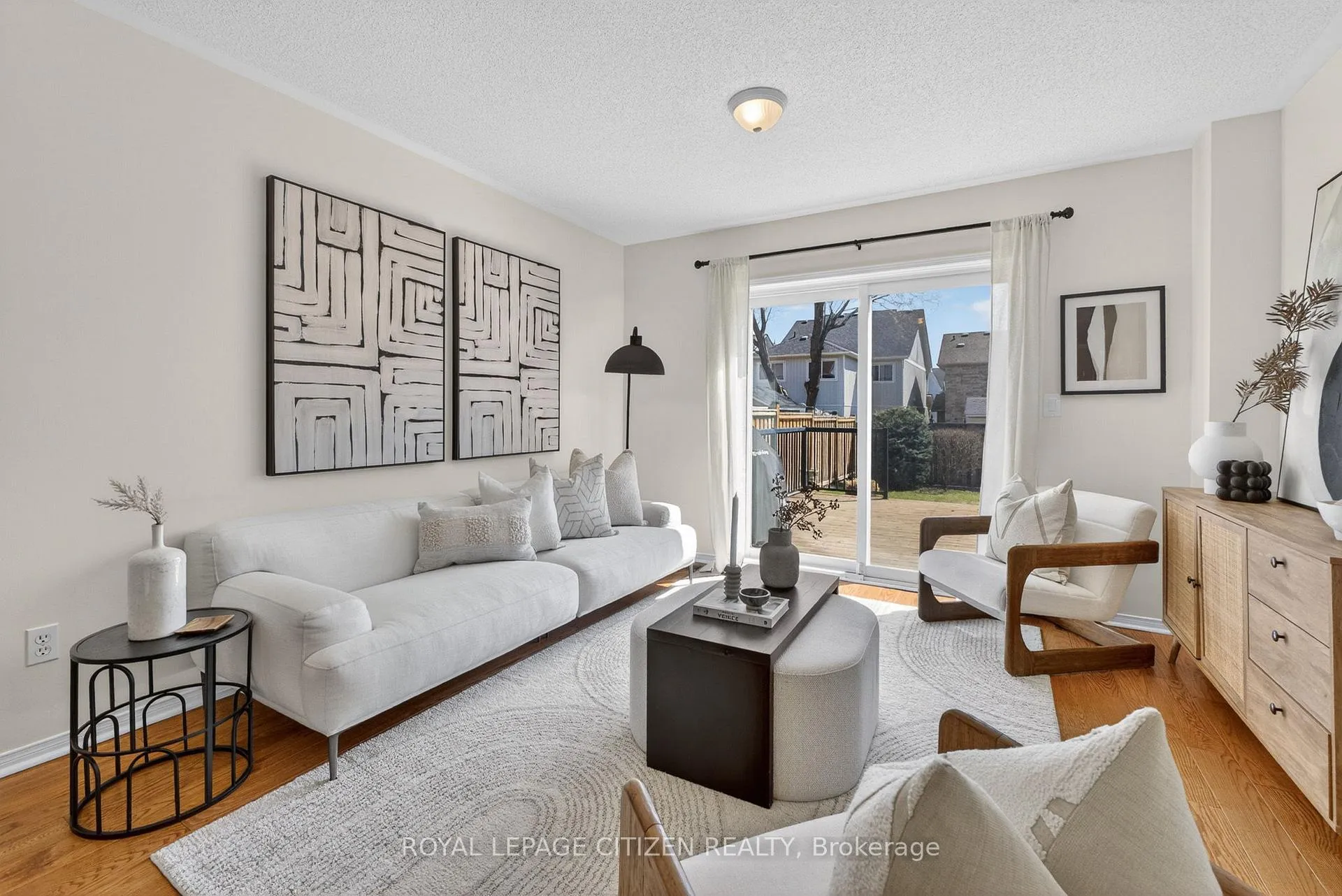 Photo 5 of 70 Wessex Drive, Whitby, Brooklin — HOMEH