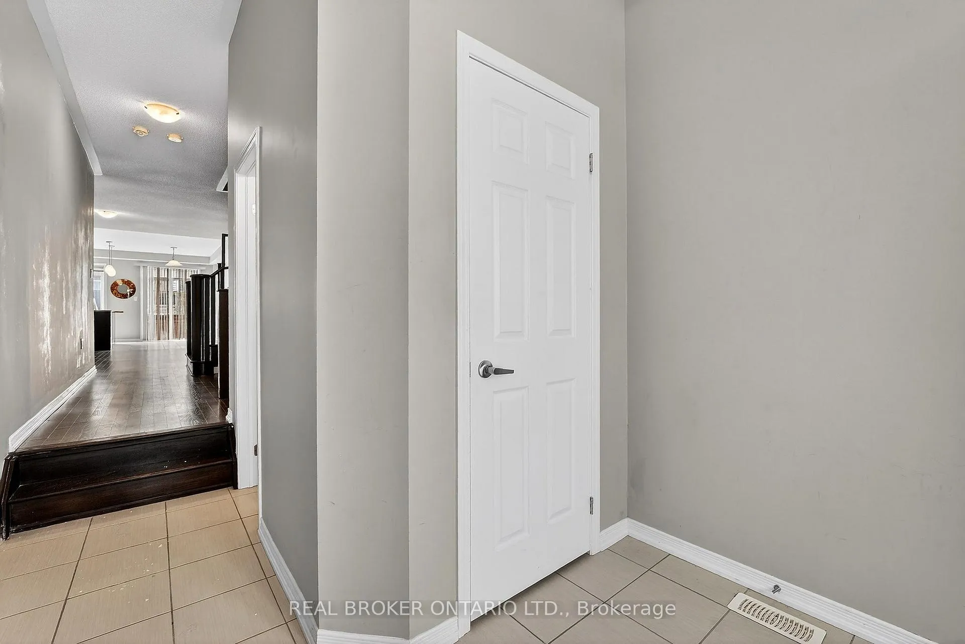 Photo 3 of 82 Upper Canada Court, Halton Hills, Georgetown — HOMEH