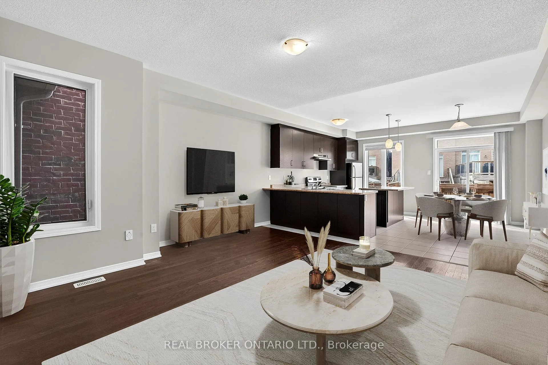 Photo 5 of 82 Upper Canada Court, Halton Hills, Georgetown — HOMEH