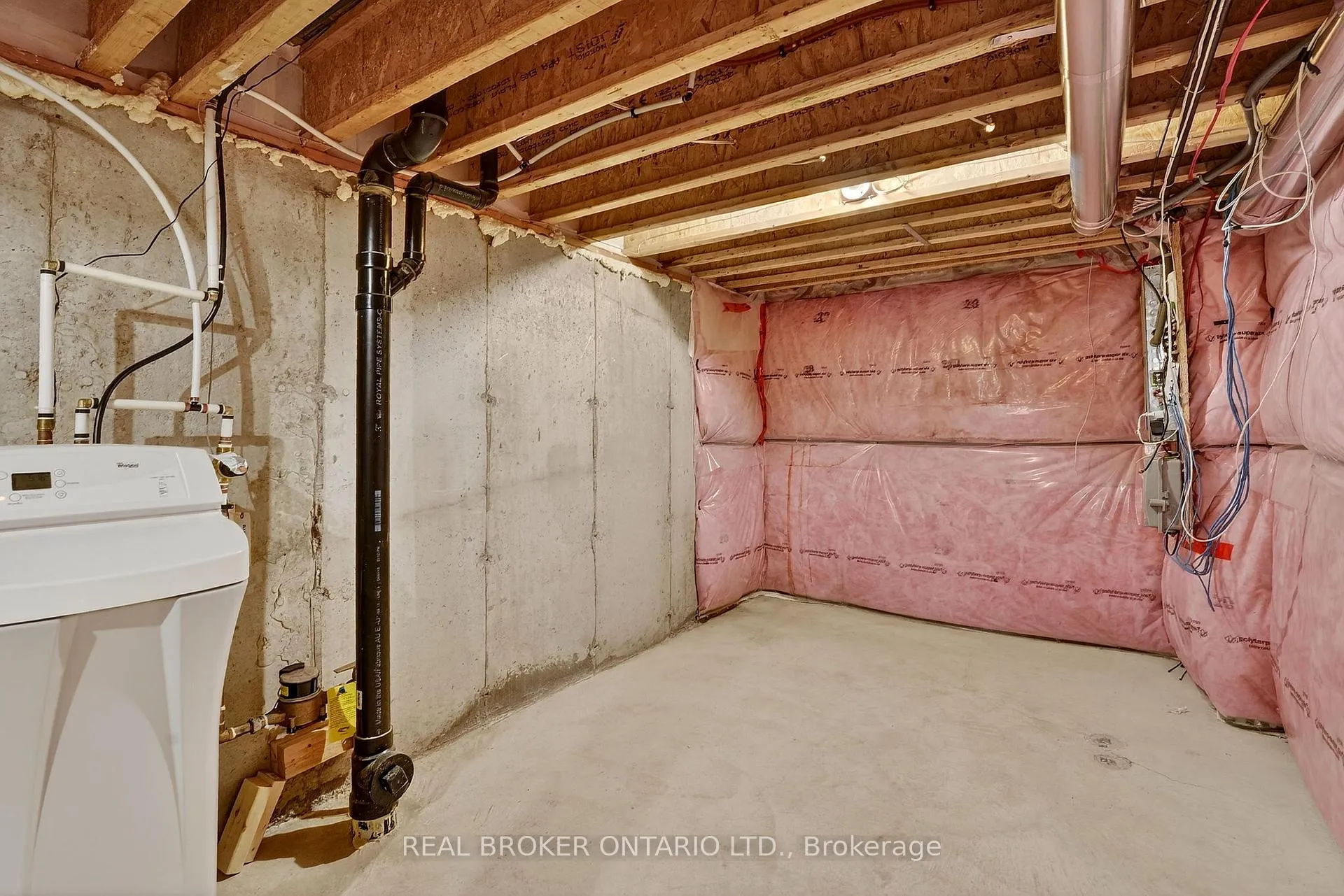 Photo 30 of 82 Upper Canada Court, Halton Hills, Georgetown — HOMEH