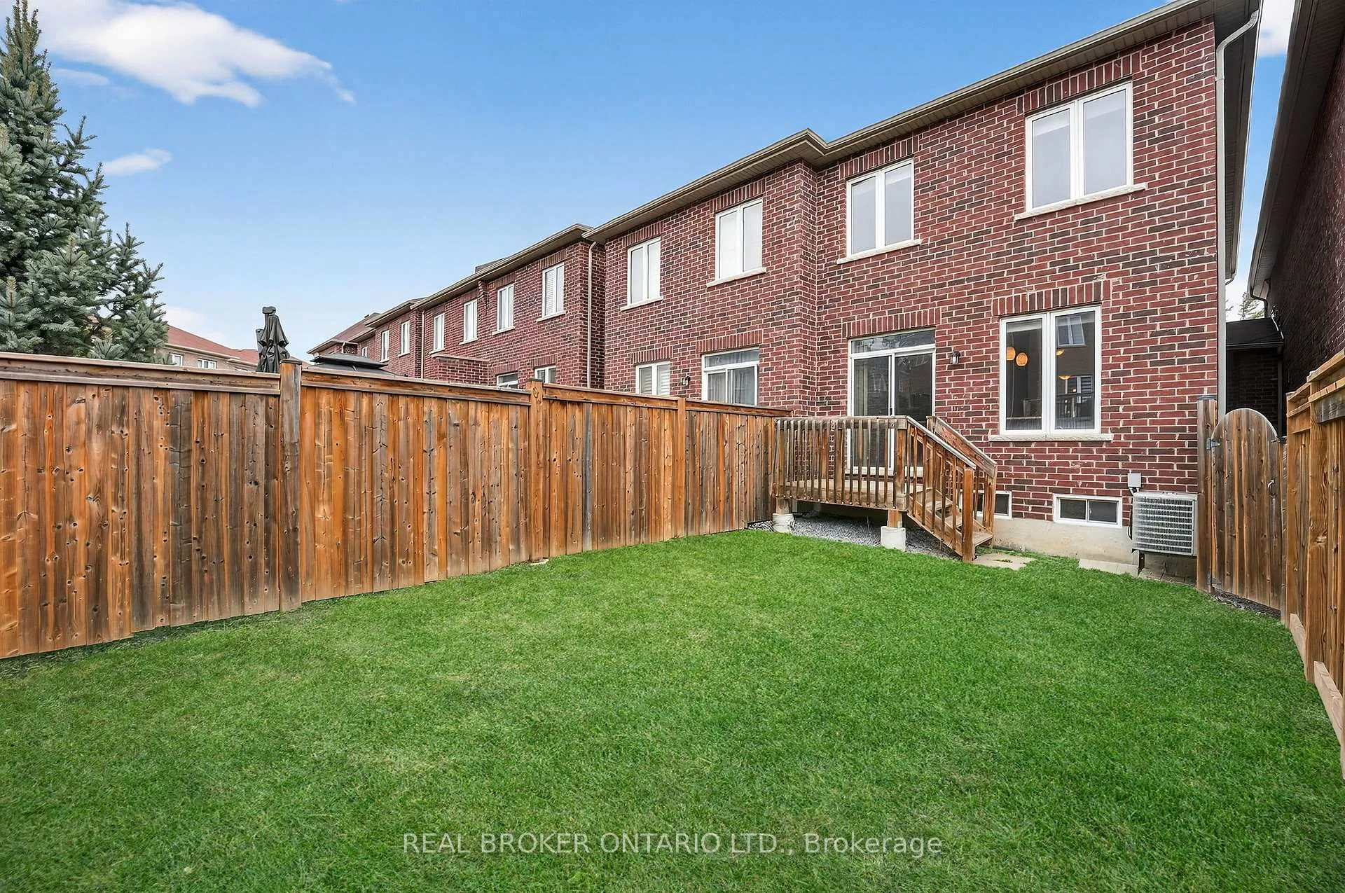 Photo 32 of 82 Upper Canada Court, Halton Hills, Georgetown — HOMEH