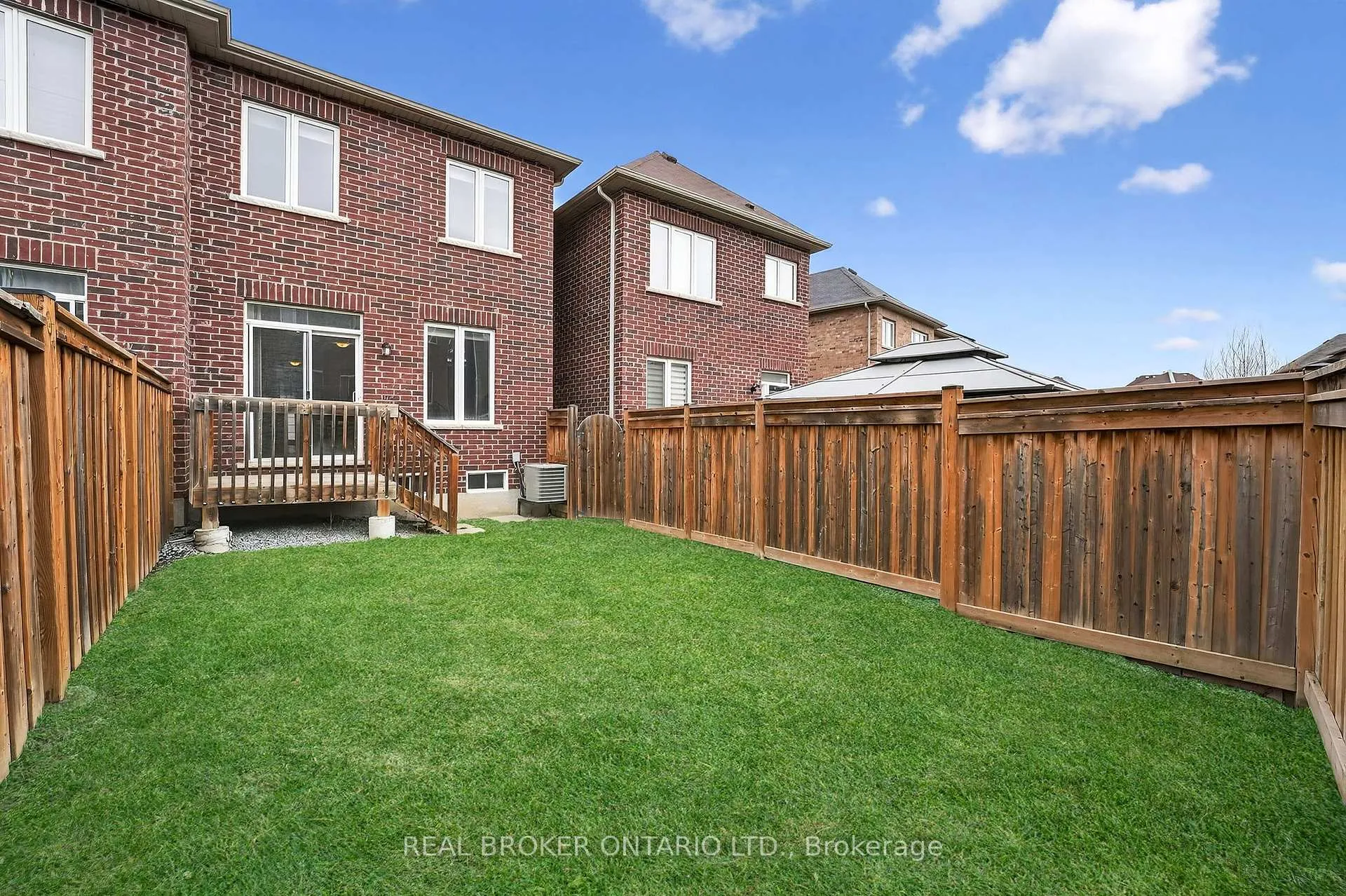 Photo 33 of 82 Upper Canada Court, Halton Hills, Georgetown — HOMEH