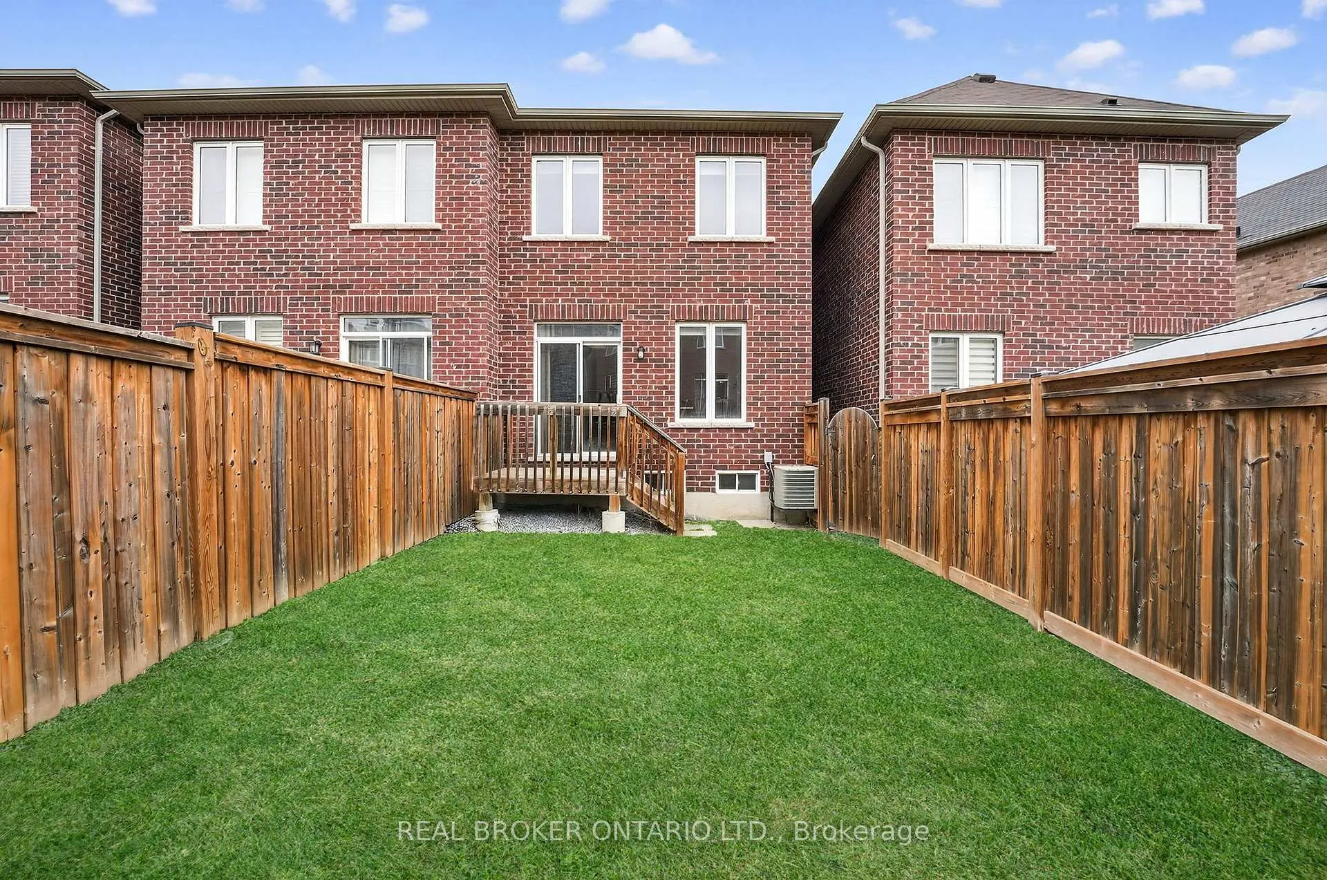 Photo 34 of 82 Upper Canada Court, Halton Hills, Georgetown — HOMEH