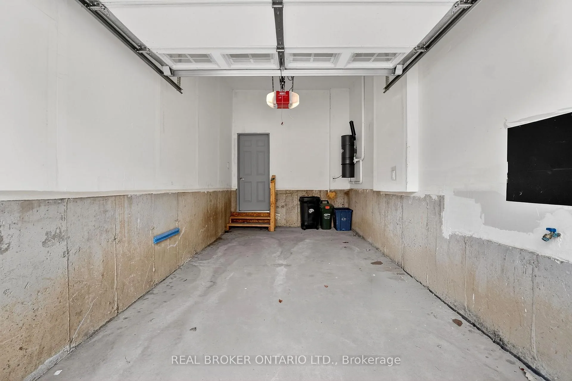 Photo 38 of 82 Upper Canada Court, Halton Hills, Georgetown — HOMEH