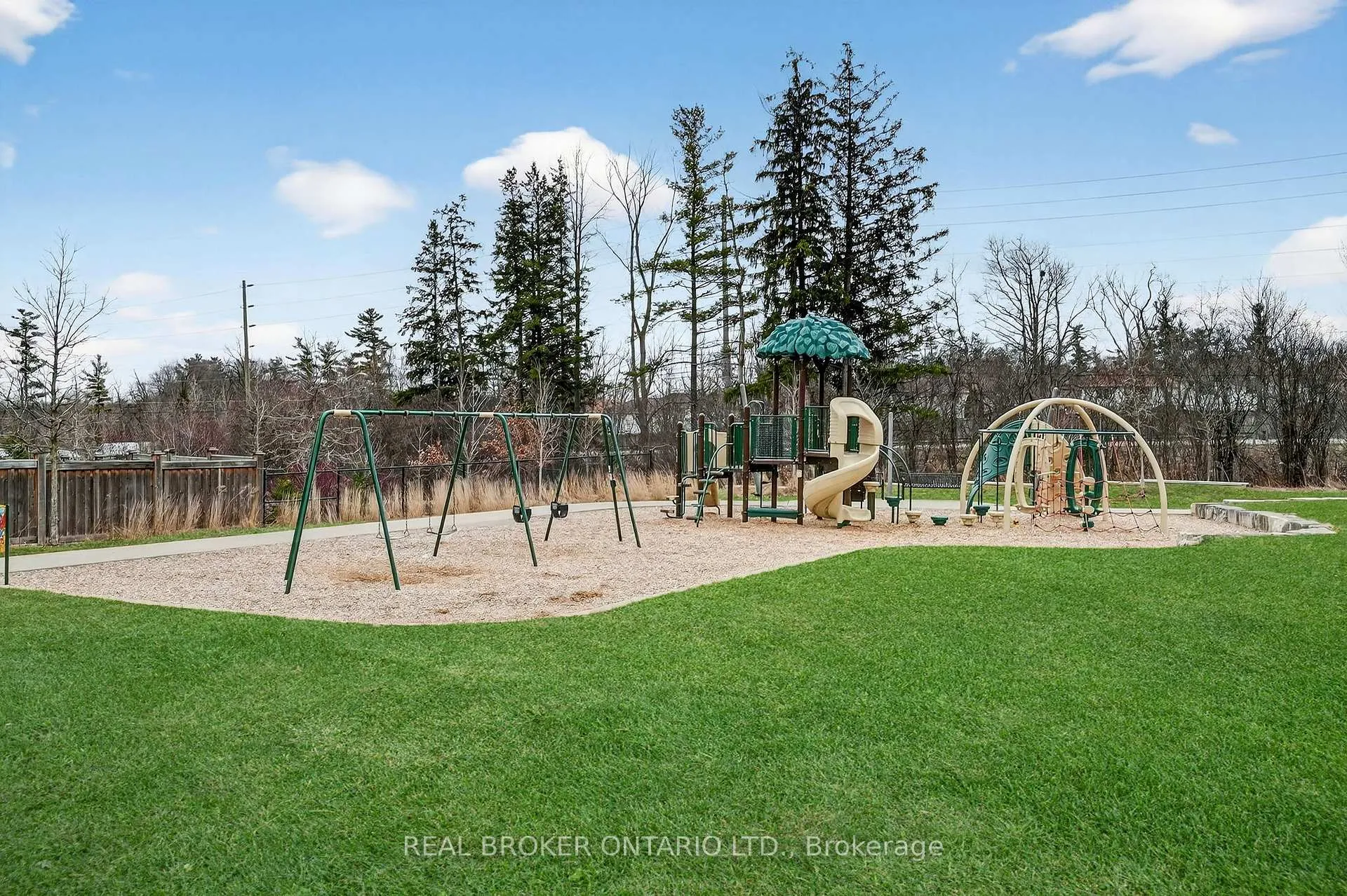 Photo 40 of 82 Upper Canada Court, Halton Hills, Georgetown — HOMEH