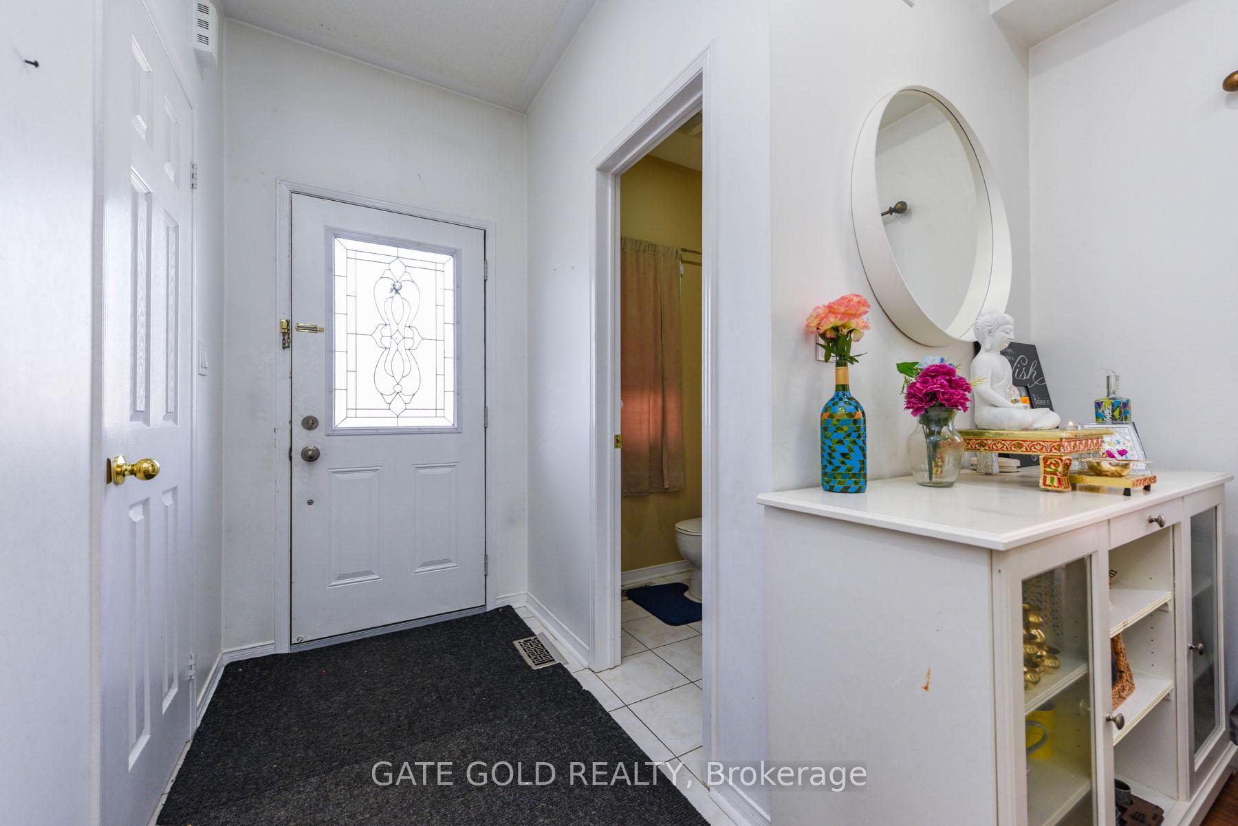 Photo 4 of 30 Flurry Circle, Brampton, Credit Valley — HOMEH