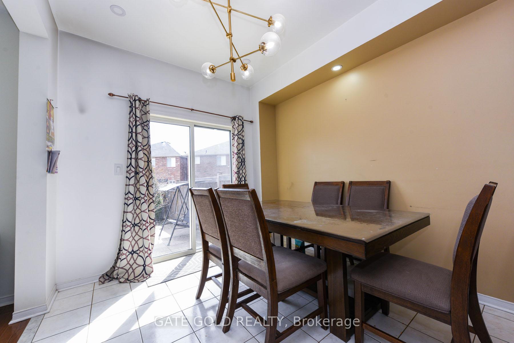Photo 13 of 30 Flurry Circle, Brampton, Credit Valley — HOMEH