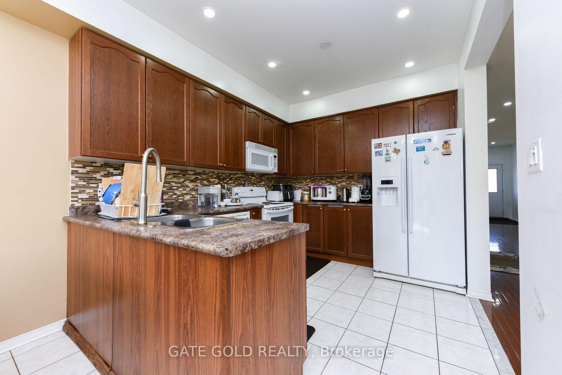 Photo 33 of 30 Flurry Circle, Brampton, Credit Valley — HOMEH