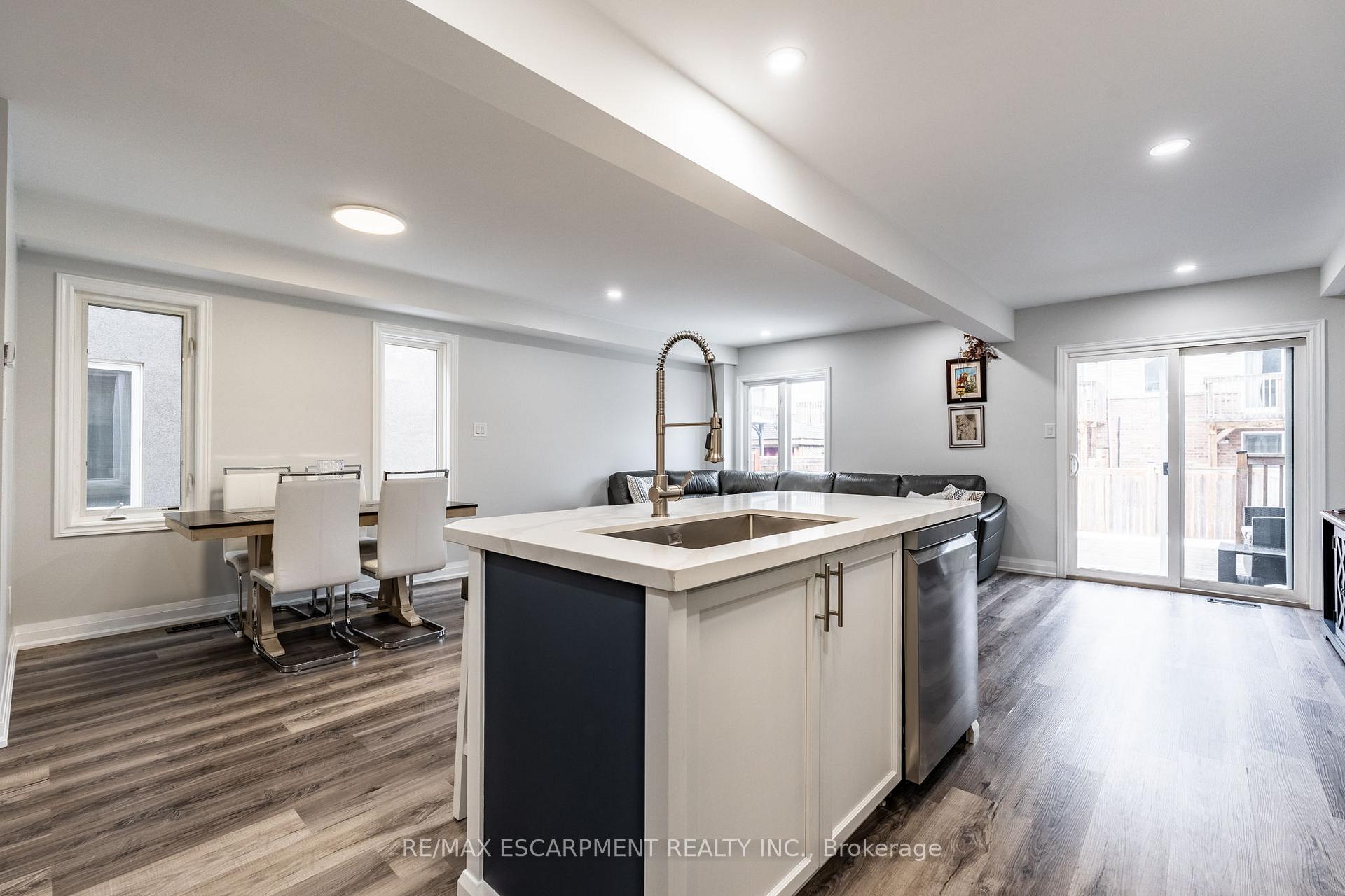 Photo 11 of 173 Penny Lane, Hamilton, Stoney Creek Mountain — HOMEH