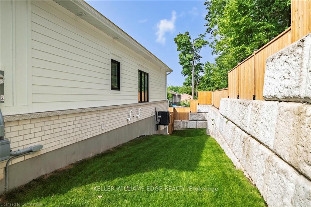 Photo 20 of 9 Santa Barbara Lane, Halton Hills, Georgetown — HOMEH