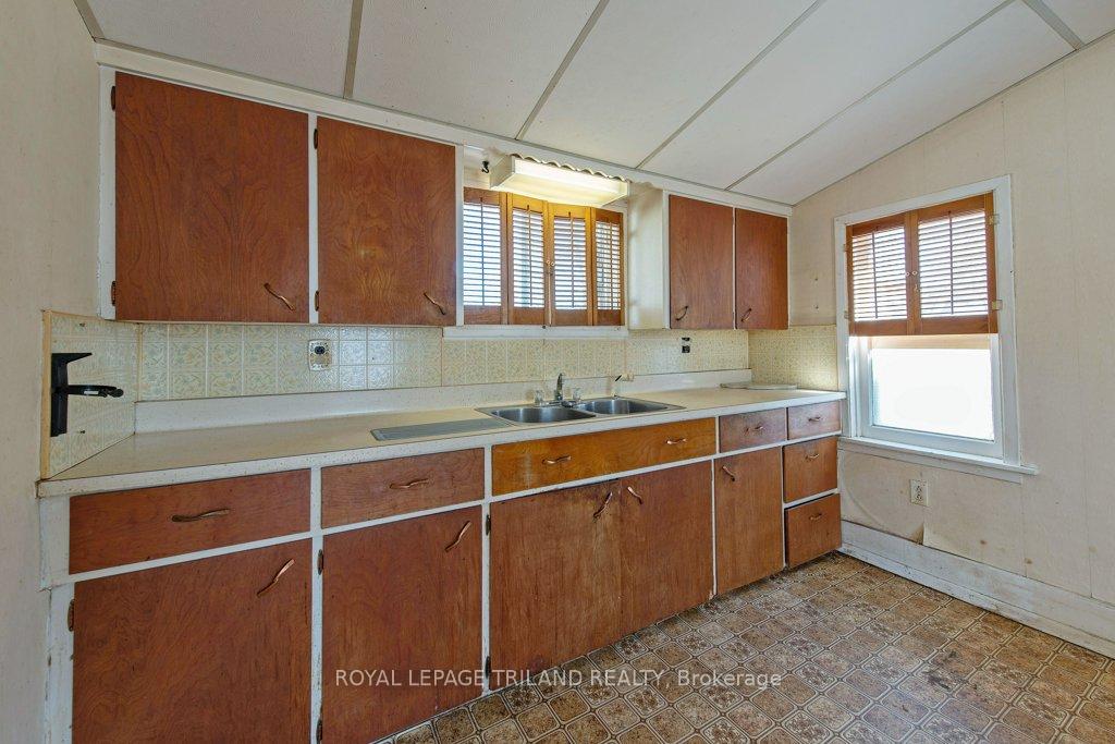 Photo 10 of 51 Devonshire Place, St. Thomas — HOMEH